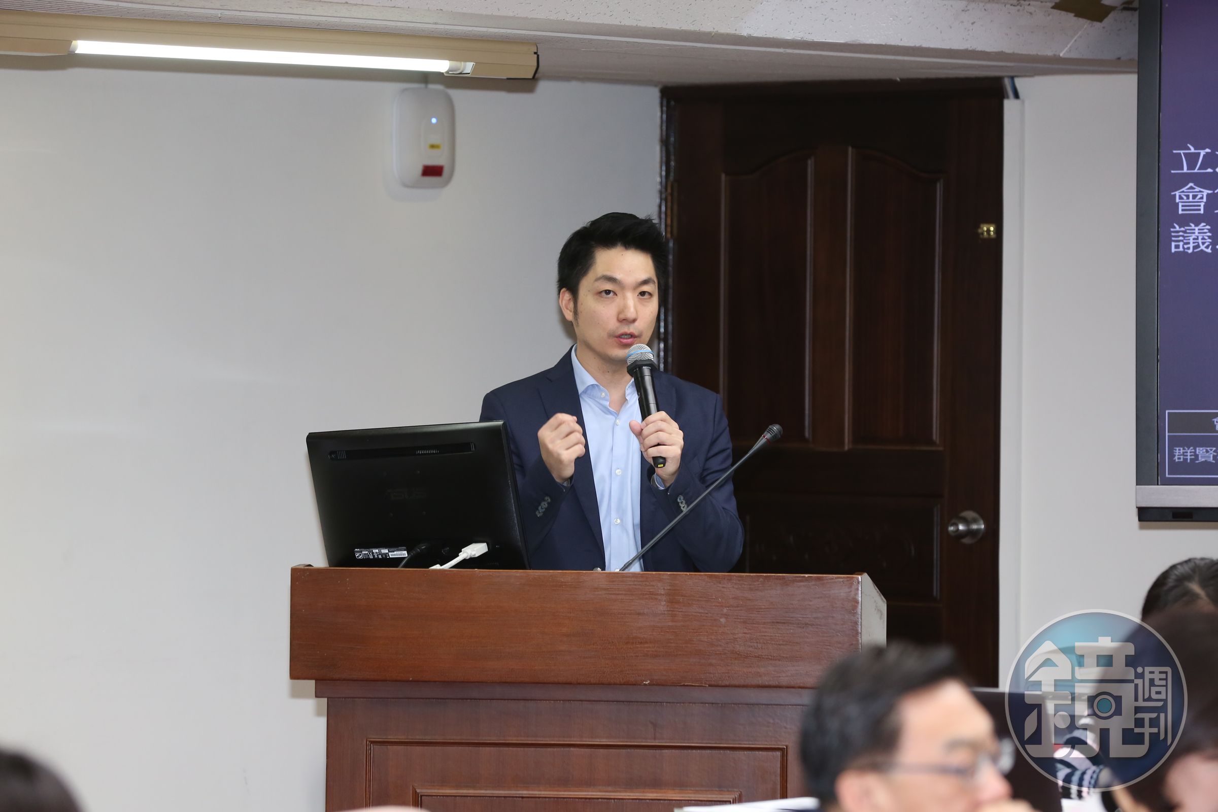 國民黨立委蔣萬安原訂上週四要替林為洲站台造勢，但也因黨內壓力而暫緩。 