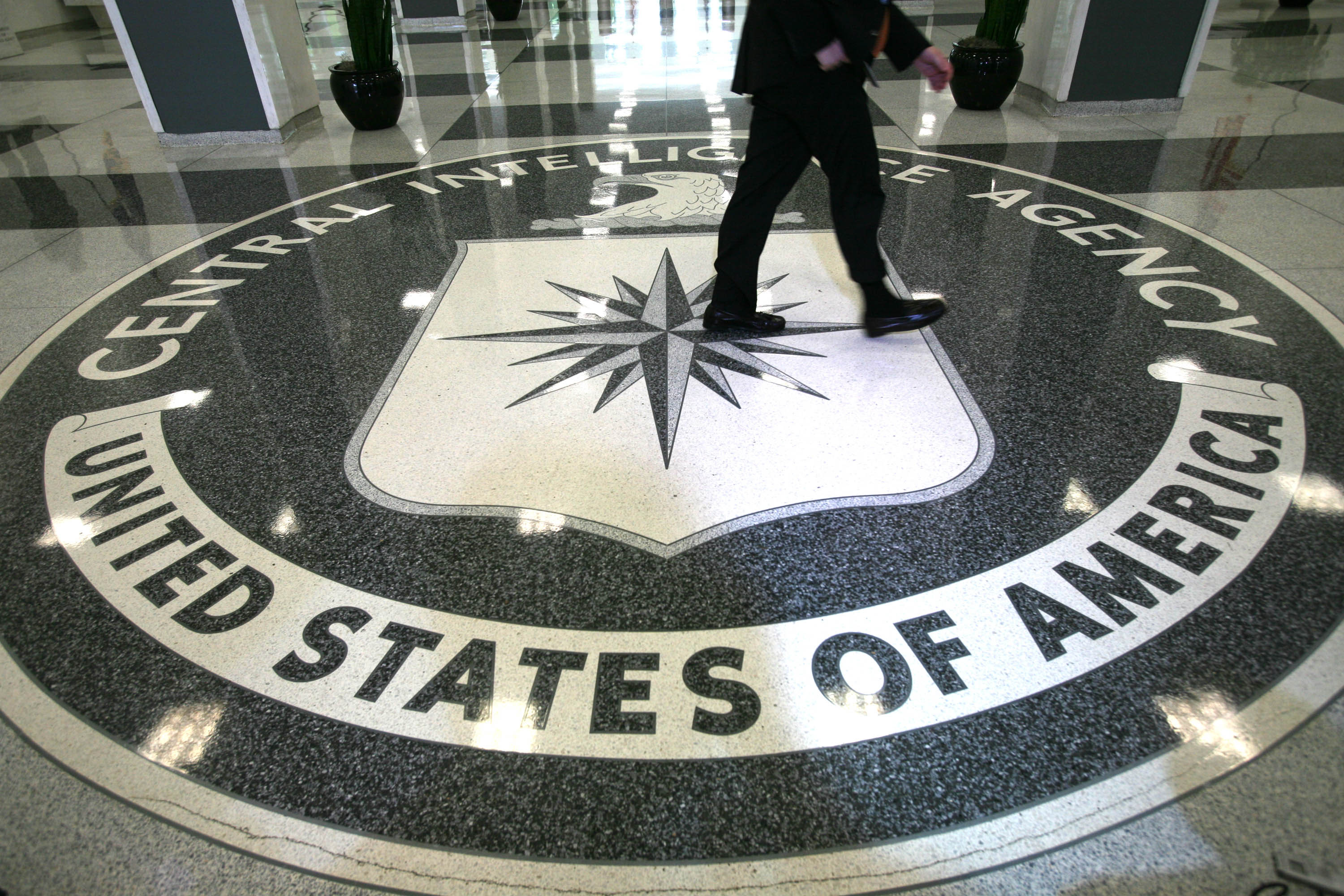 美退役情報人員接連爆出與中國接觸，疑似出賣機密。（東方IC）