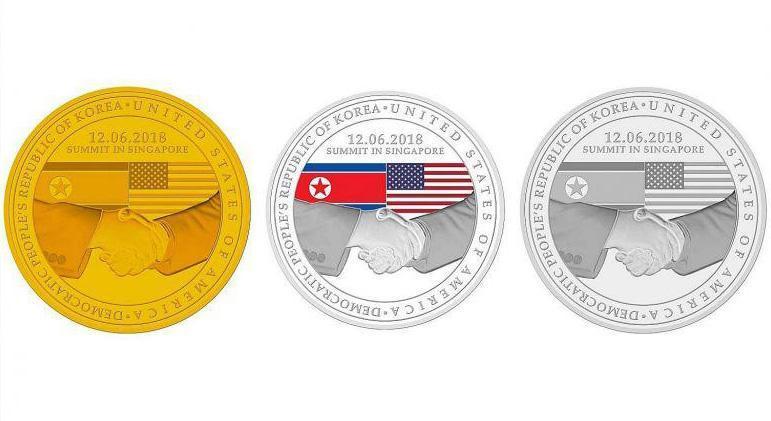 新加坡發行川金會紀念幣,分金銀銅三種顏色,上面印有美國和北韓國名與峰會日期。(東方IC)