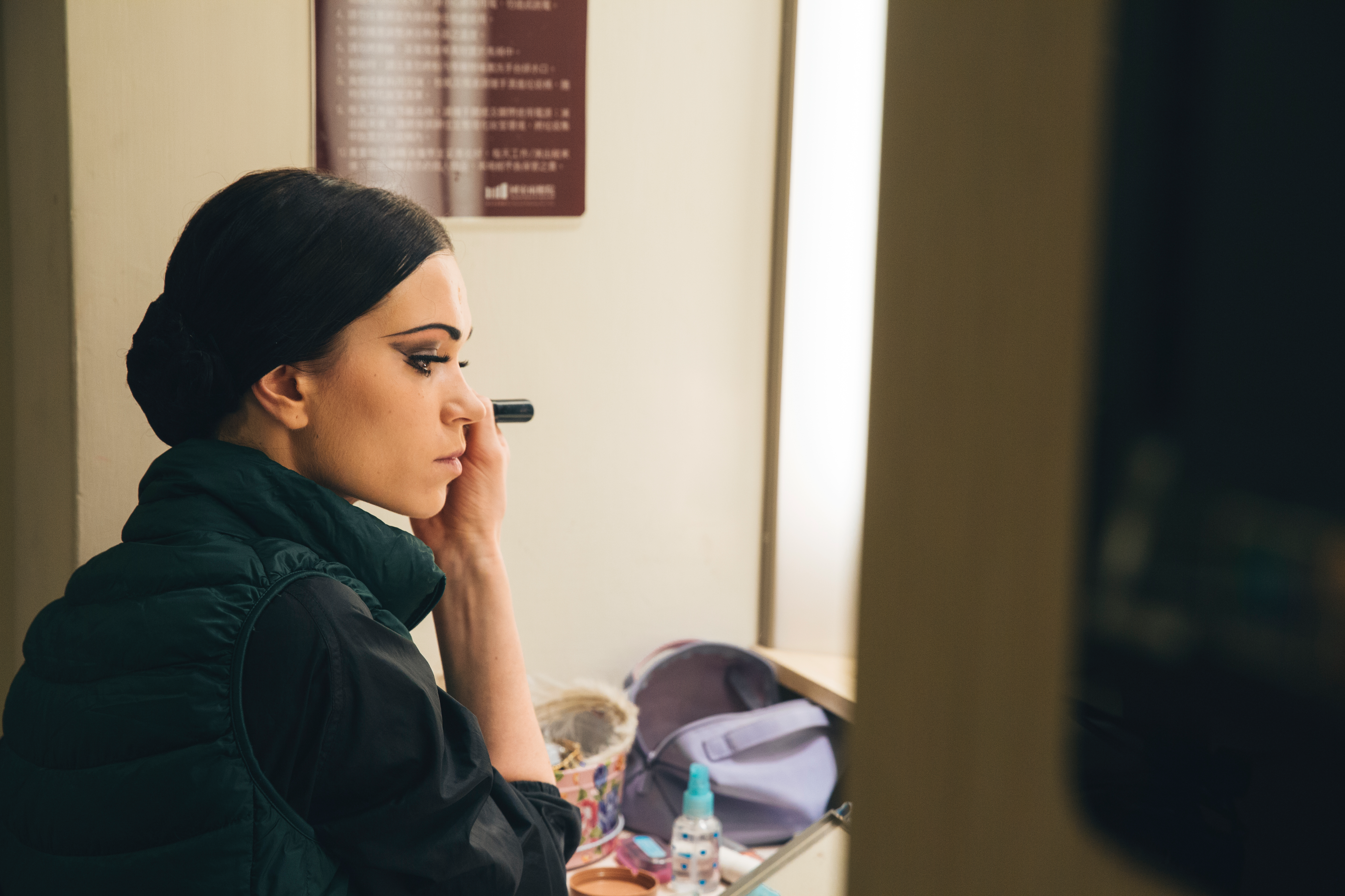 擔綱《天鵝湖》主跳的安娜塔西亞榭芙倩珂化妝不假手他人。