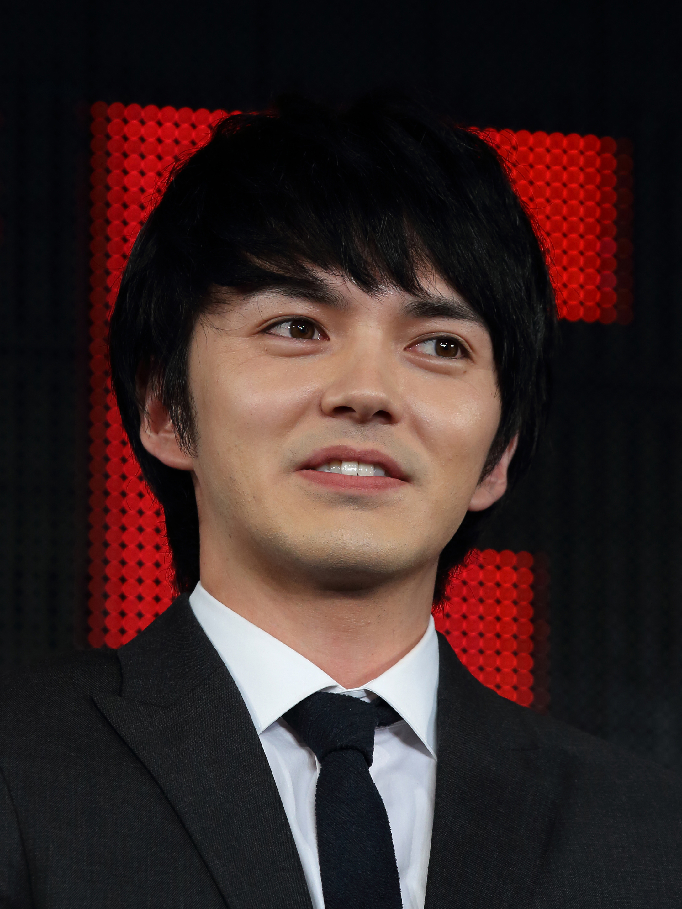 2016年,林遣都在東京出席NETFLIX替《火花》一劇舉辦的記者會。(東方IC)