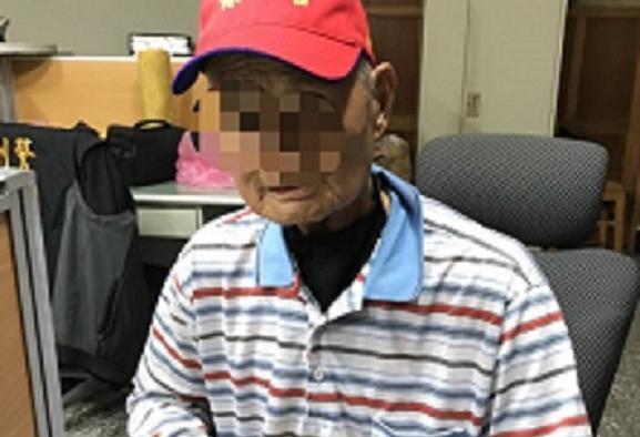 張姓老藥頭被警方識破敲窗密碼，人贓俱獲被捕。（警方提供）