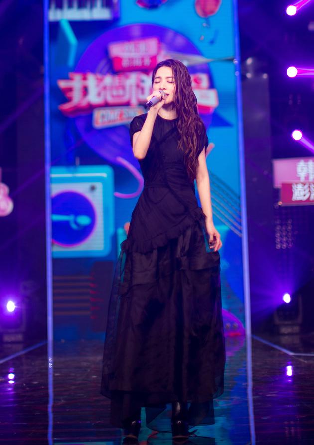 在節目中田馥甄唱得非常投入，歌聲十分動聽。（翻攝自新浪娛樂）