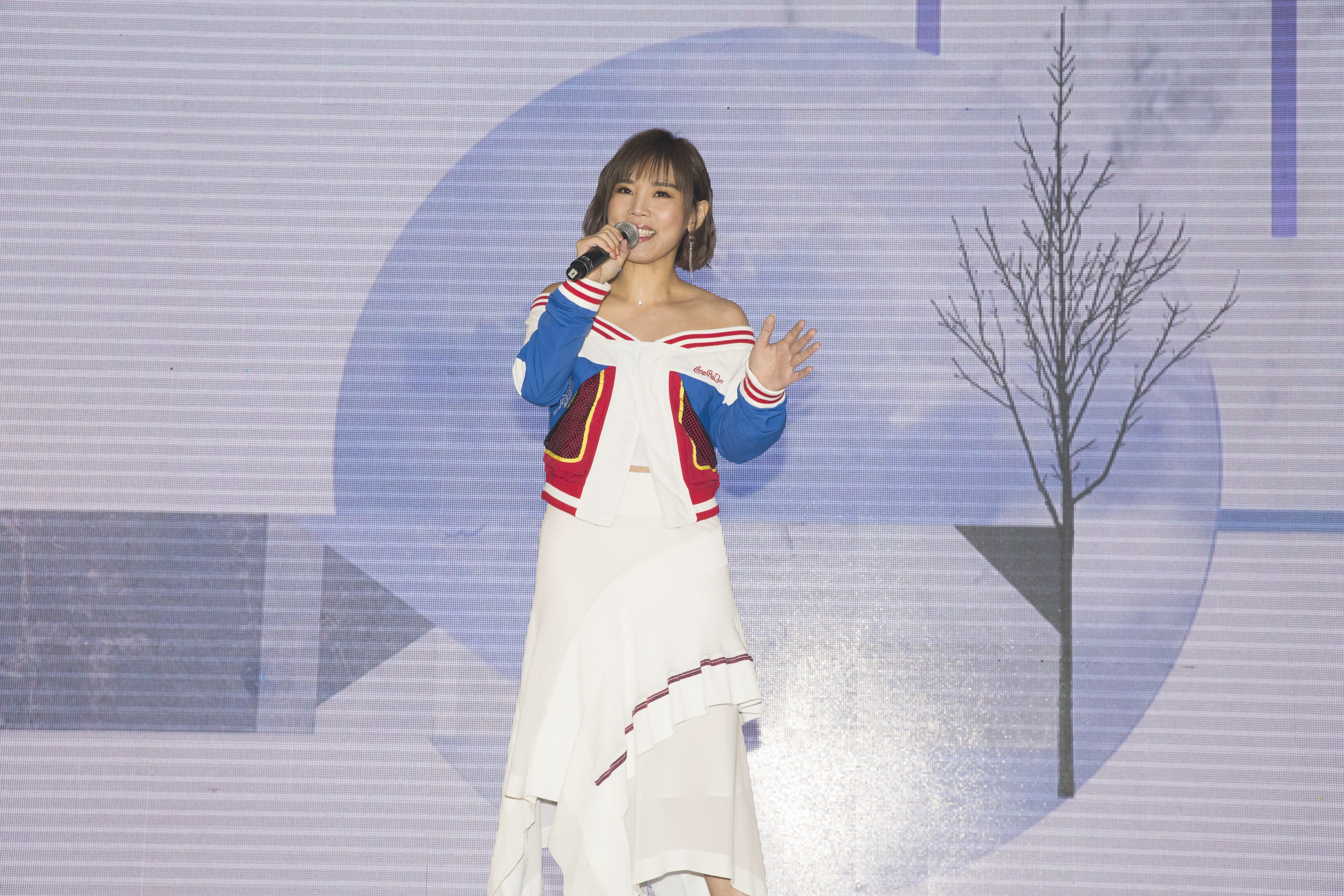 來自馬來西亞的李佳薇，今推新專輯《相反的是》。（華納提供）