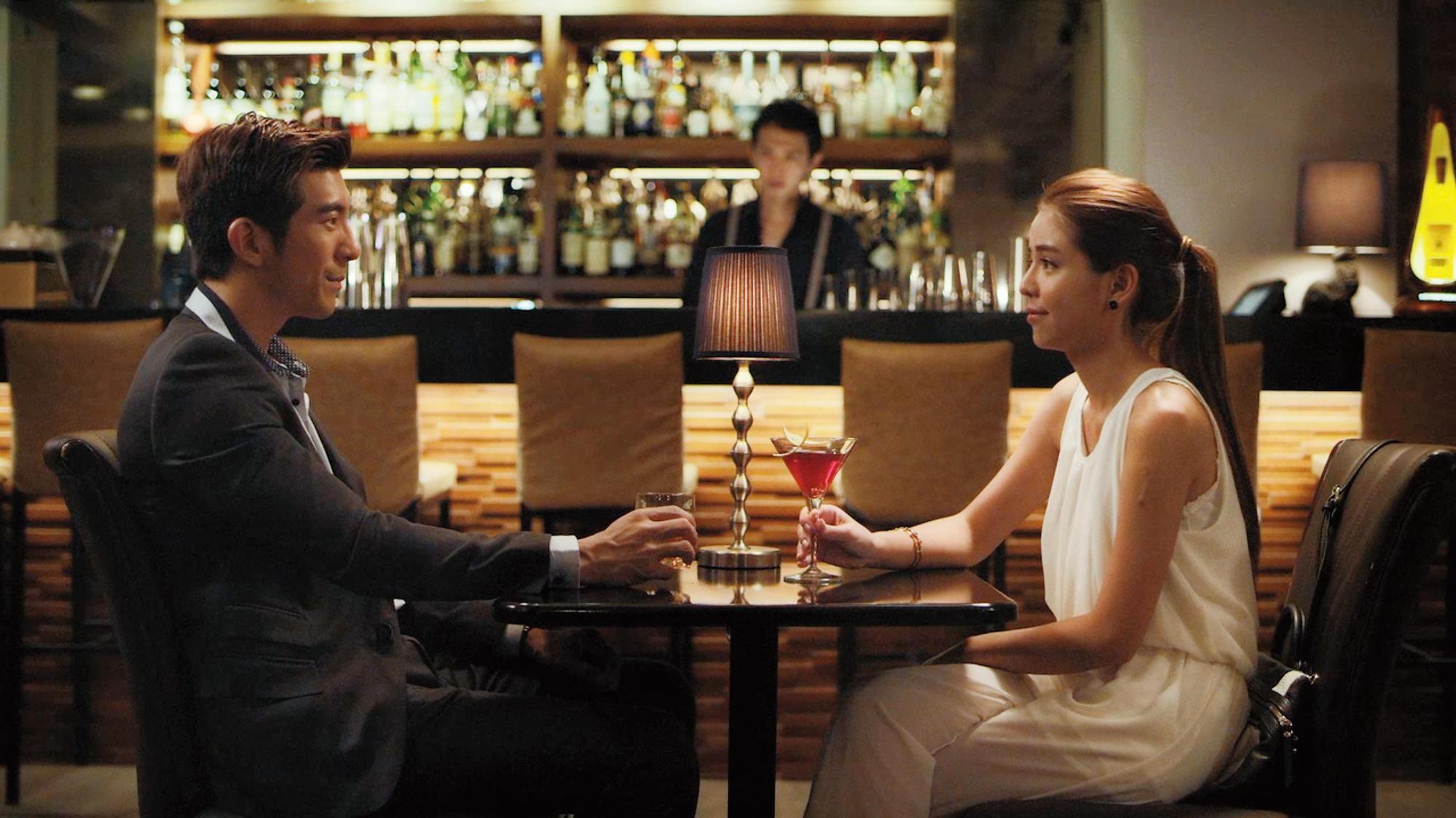 李毓芬（右）與修杰楷（左）主演的《迷徒Claire》，是羅佩儀回台製作的第一部都會愛情網劇。（傳遞娛樂提供）