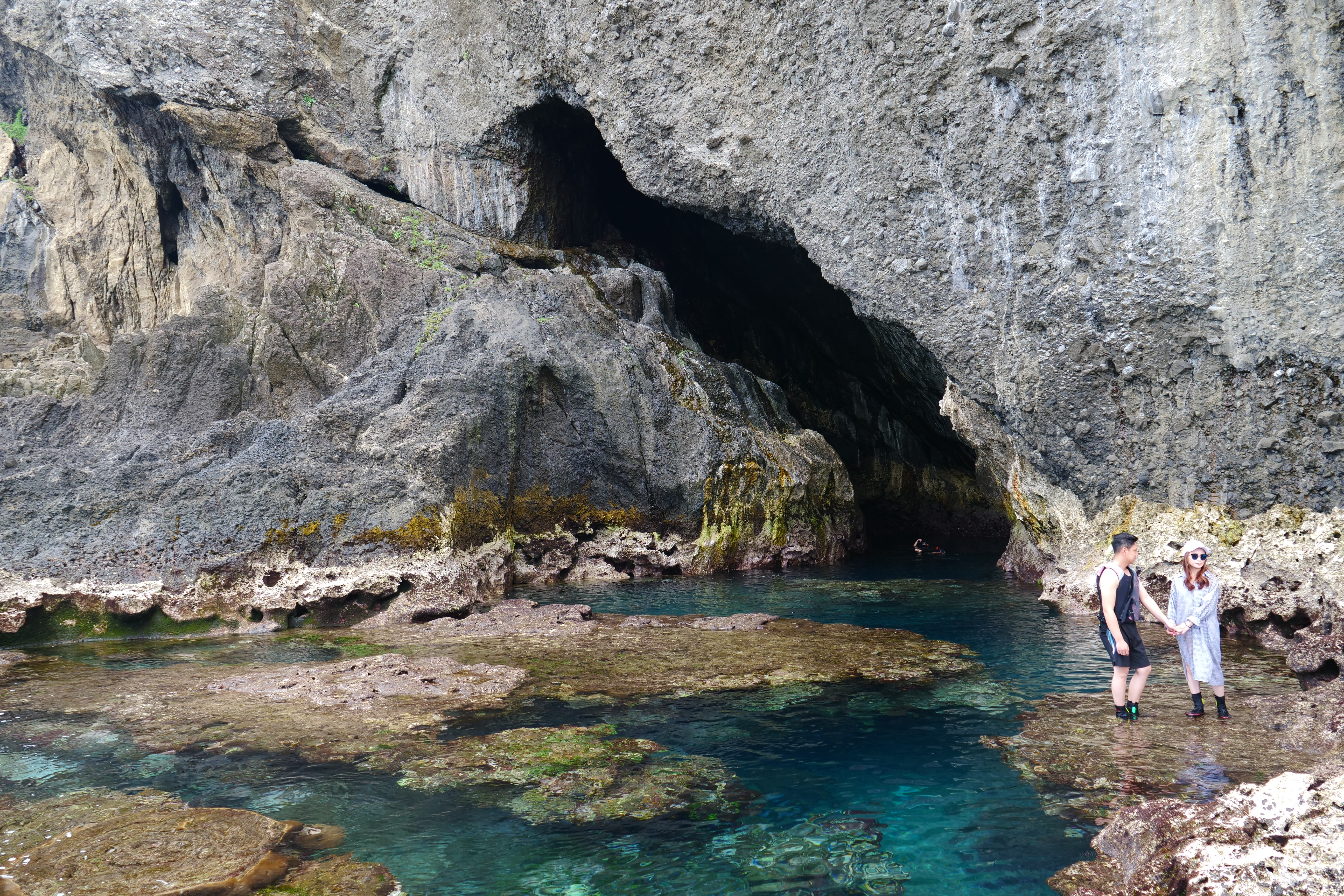 綠島海底世界的自然生態相當豐富，海平面之上也有許多天然美景，這幾年最熱門的莫過於柚子湖周邊的3個祕境。