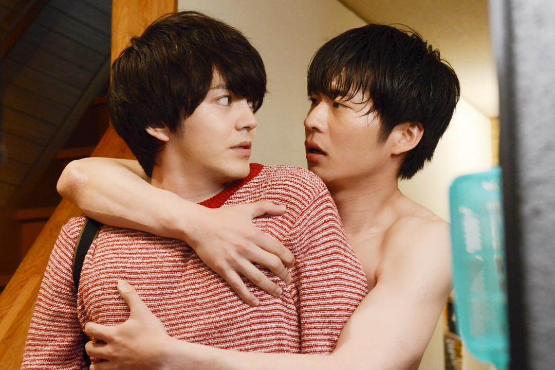 原本人設是個性很廢的春田，導演稱讚田中圭（後）根本作為春田活著，自然作出春田會有的反應，讓觀眾很容易接受這個角色。（翻攝自大叔的愛ig）