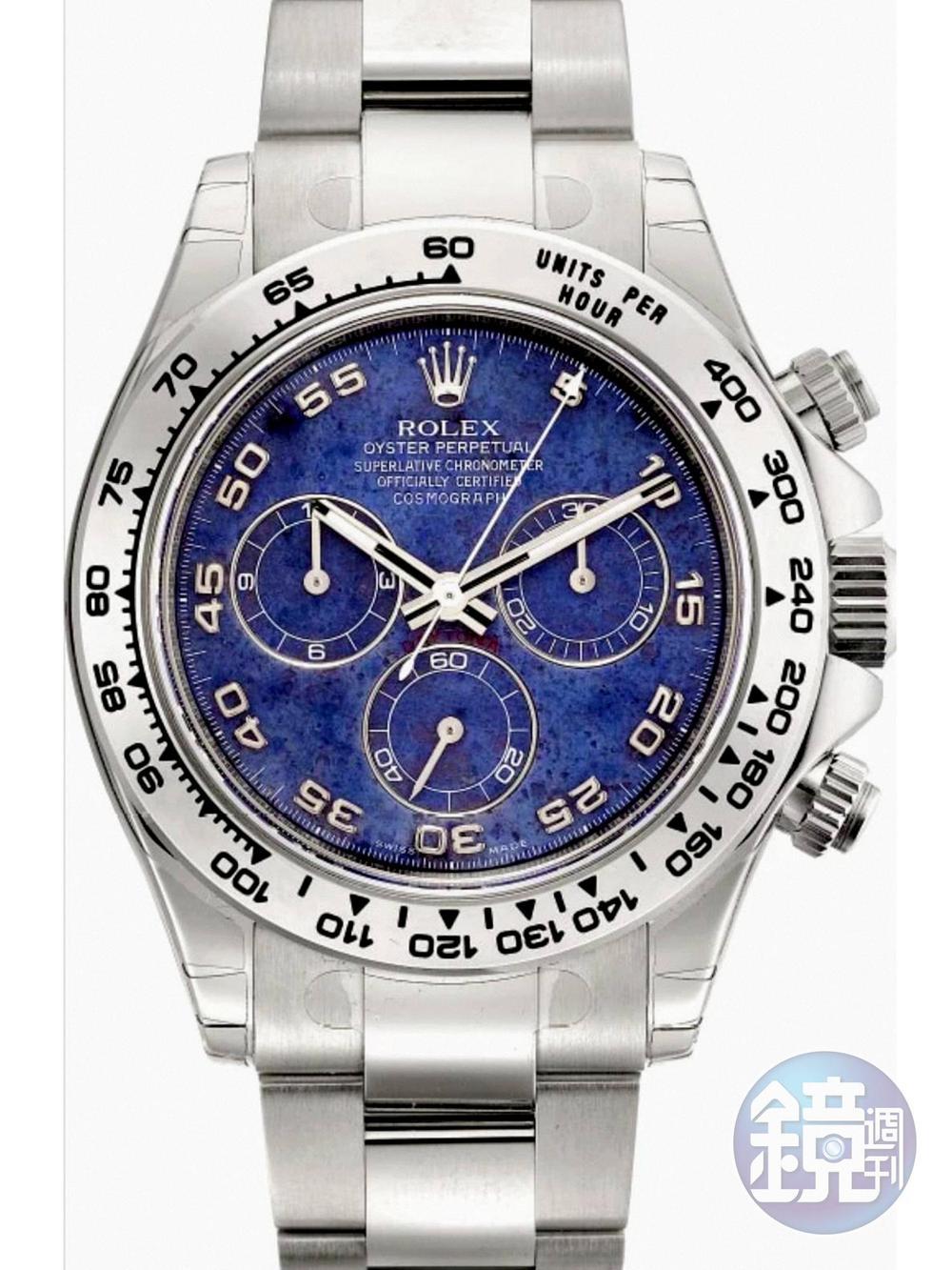 Lot 1023，Rolex Daytona 116509 18K白金計時碼錶，產於2014年，估價20~28萬港幣，含佣價為45萬港幣（約171萬台幣）。方納石面盤的白金Daytona以前不算罕見，尤其5、6年前日本水貨店貨量不少，目前此種面盤已停產，所以這只錶殼及錶帶多數原裝膠膜仍在的未使用新品，才能拍出超過訂價120餘萬台幣甚多的價格。