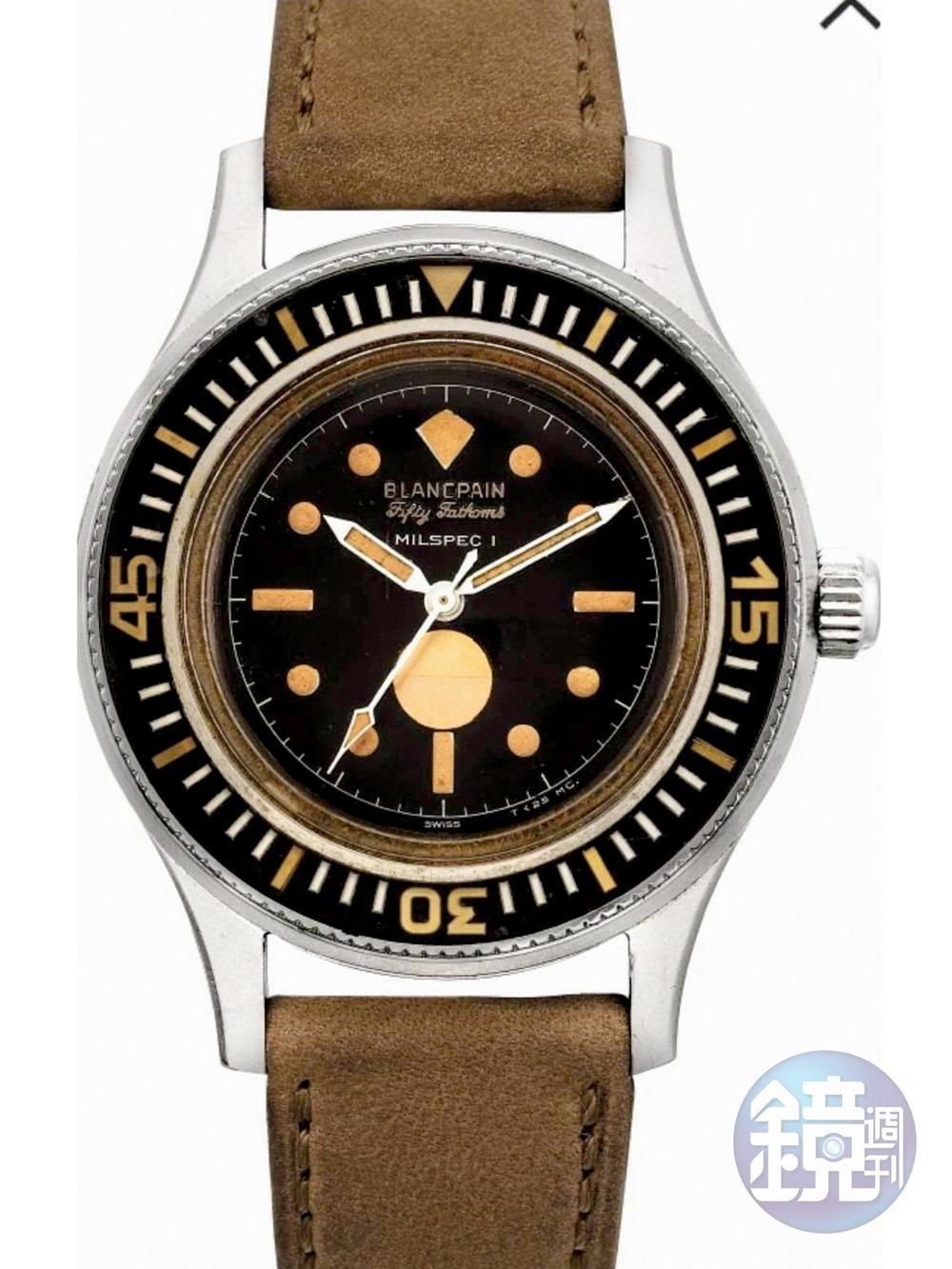 Lot 936，BLANCPAIN Fifty Fathom不鏽鋼潛水錶，產於1968年，估價12~20萬港幣，含佣價為46.25萬港幣（約176萬台幣）。「五十噚」在瑞士製錶史上佔有舉足輕重的地位，它是近代第一款商業化潛水錶。拍品面盤上配有濕度指示，可用來警示機芯是否受潮，錶圈則是早期的Bakelite膠質材質，全錶忠於原味。