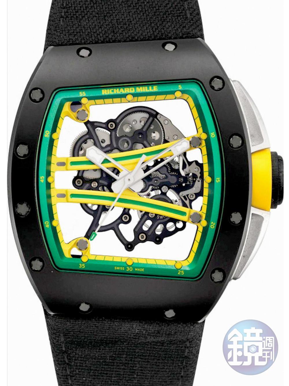 Lot 964，RICHARD MILLE「The Beast 2」RM61-01腕錶，產於2017年，估價56~80萬港幣，含佣價為76.25萬港幣（約290萬台幣）。錶殼以陶瓷材質打造，維持品牌一貫輕量化的傳統，簡單的三針功能設計感強烈、卻也價格不凡，原廠強戴著劇烈運動也不怕，大概是史上最高貴的運動錶了。