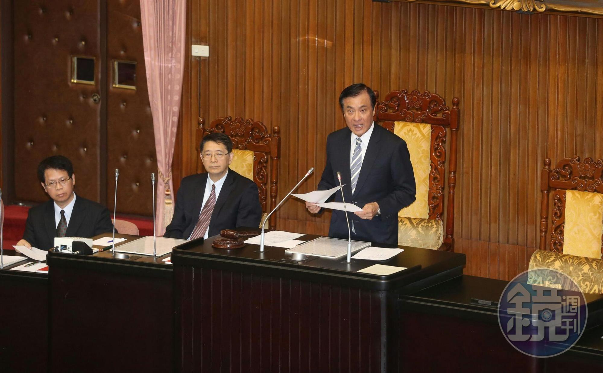 國民黨團搶到提案優先權，恐要面臨修正動議案海表決大戰，因此民進黨團也將軍人年改審查期程延長，預計會審到下週五。