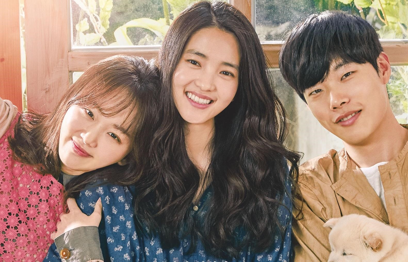 被稱為最療癒的韓片《小森林》，找來柳俊烈（右起）、金泰梨、秦基周共同主演。（車庫娛樂提供）