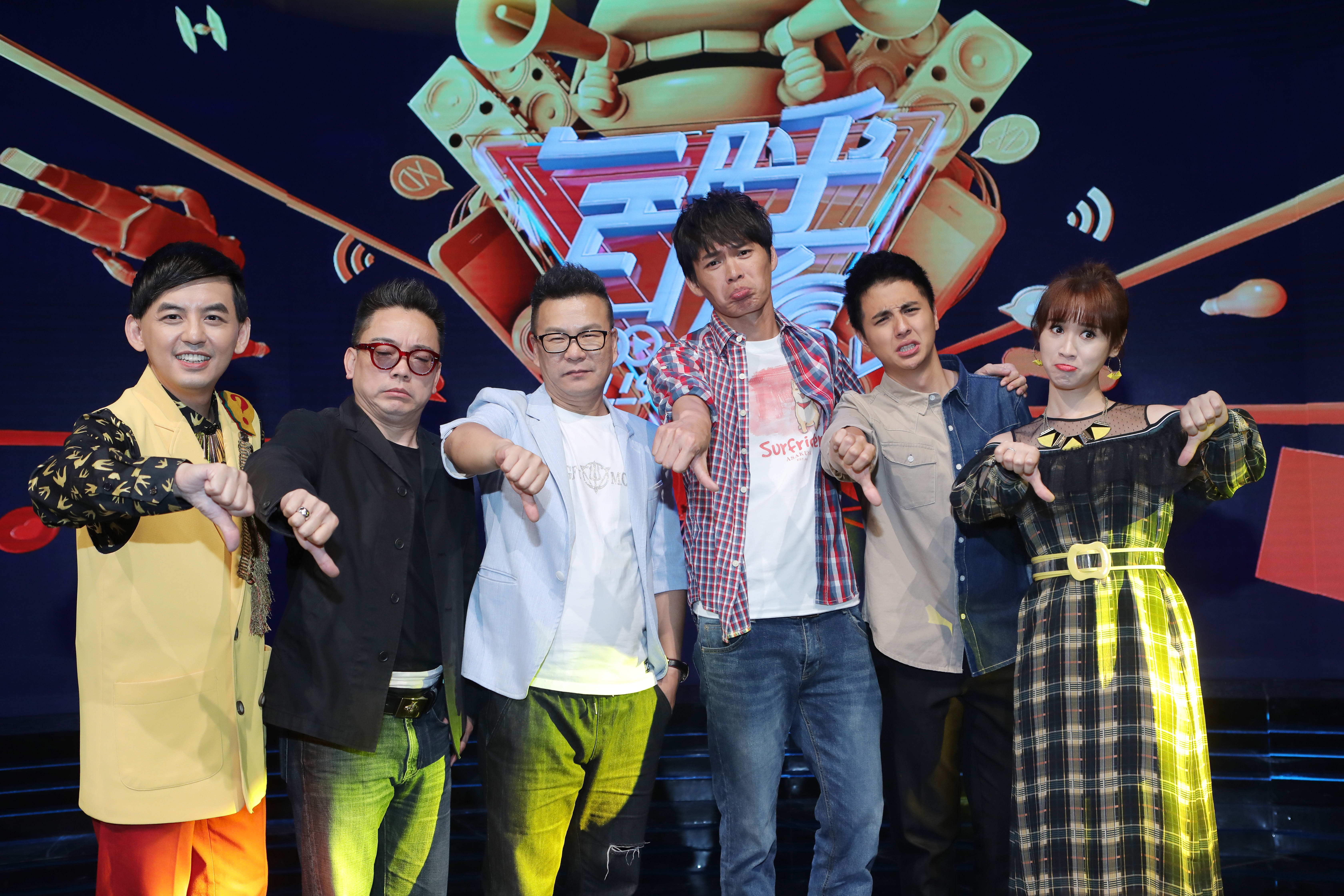 公視《一呼百應》主持人黃子佼與來實詹惟中、沈玉琳、黃鐙輝、曾子余及吳姍儒合照。（公視提供）