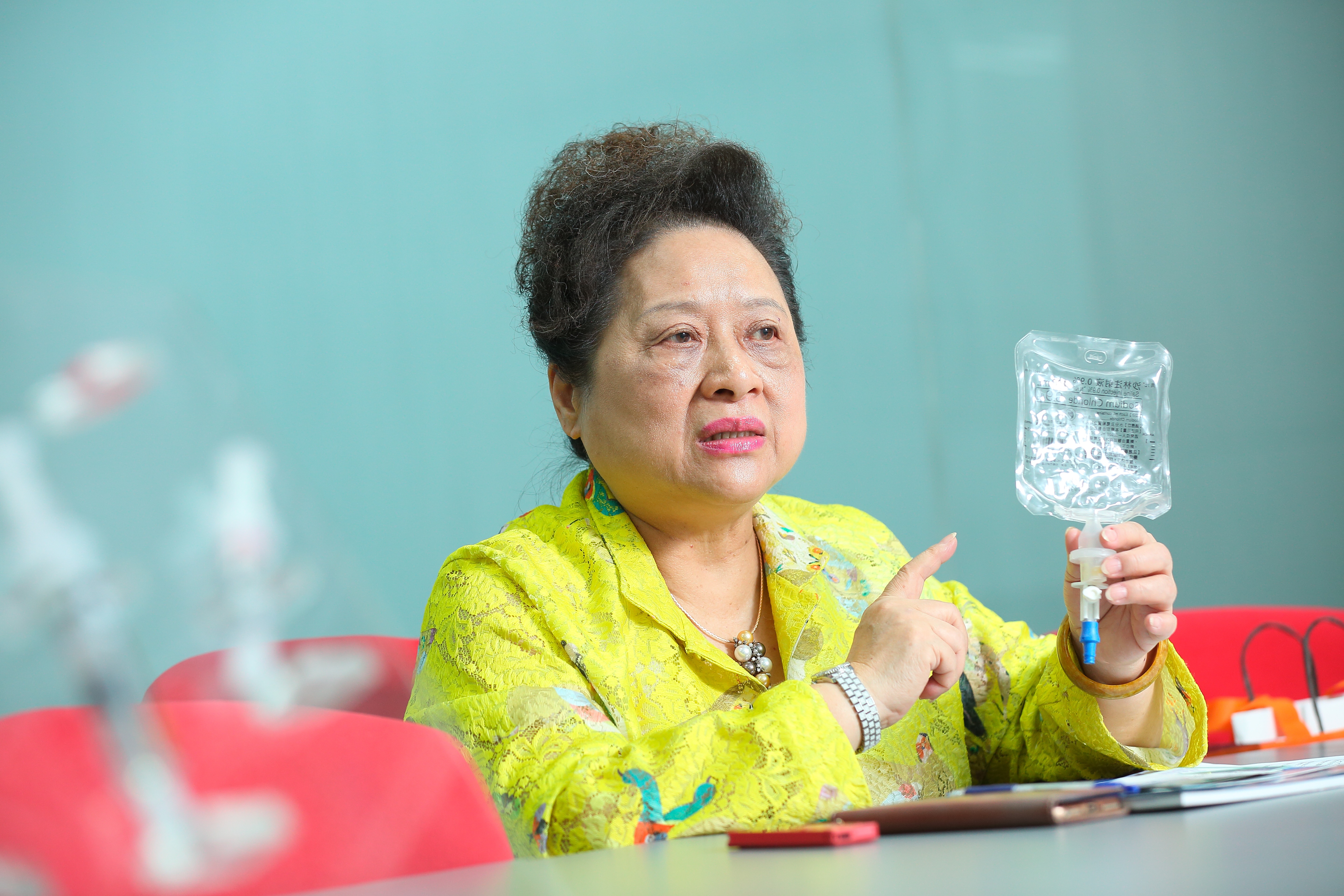 20年前王玉杯排除眾議，堅持研發無塑化劑的PP輸注液軟袋，也成了台灣首家外銷針劑到日本的藥廠。