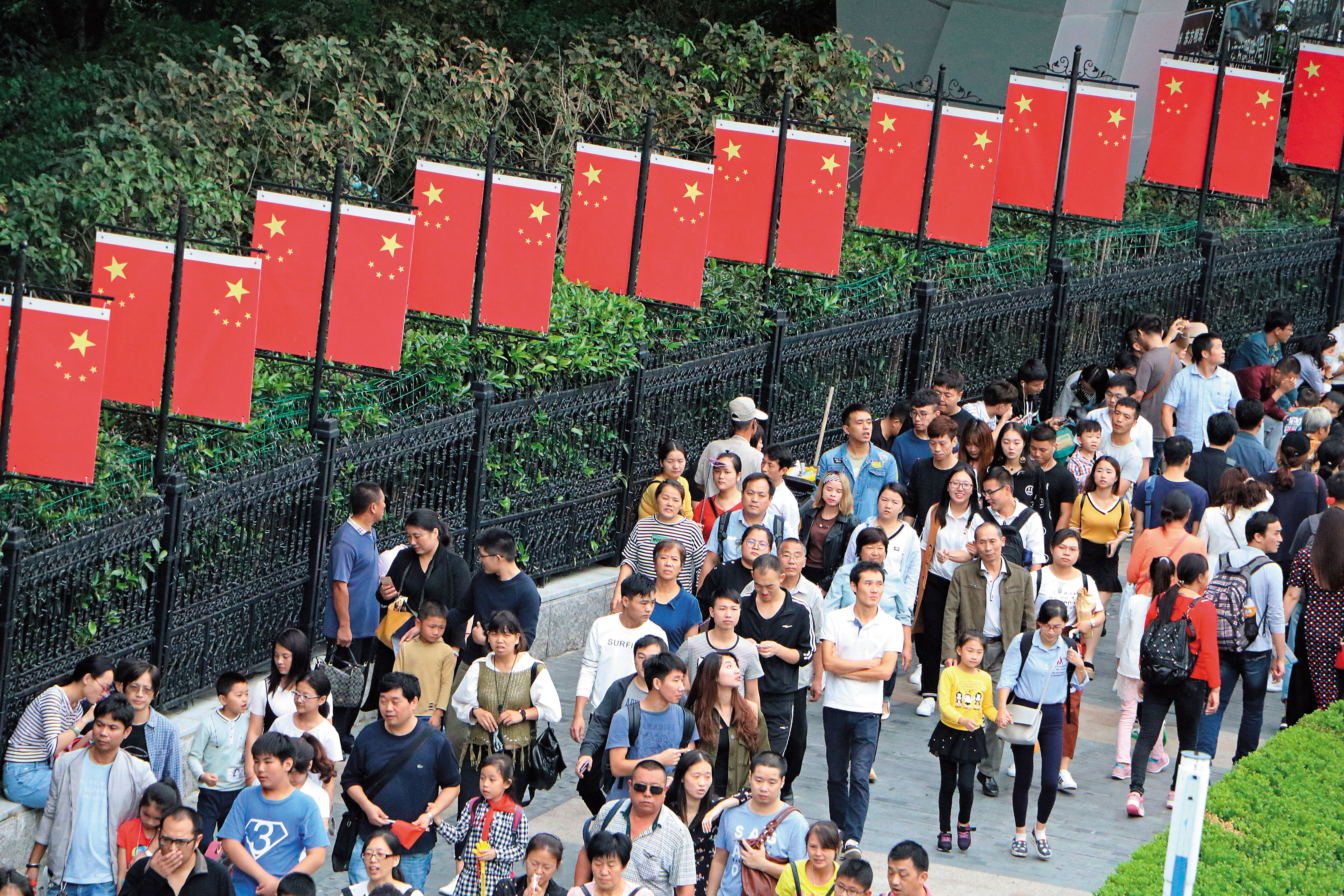 新興市場債波動大，但長期持有，殖利率5%入袋。（東方IC）