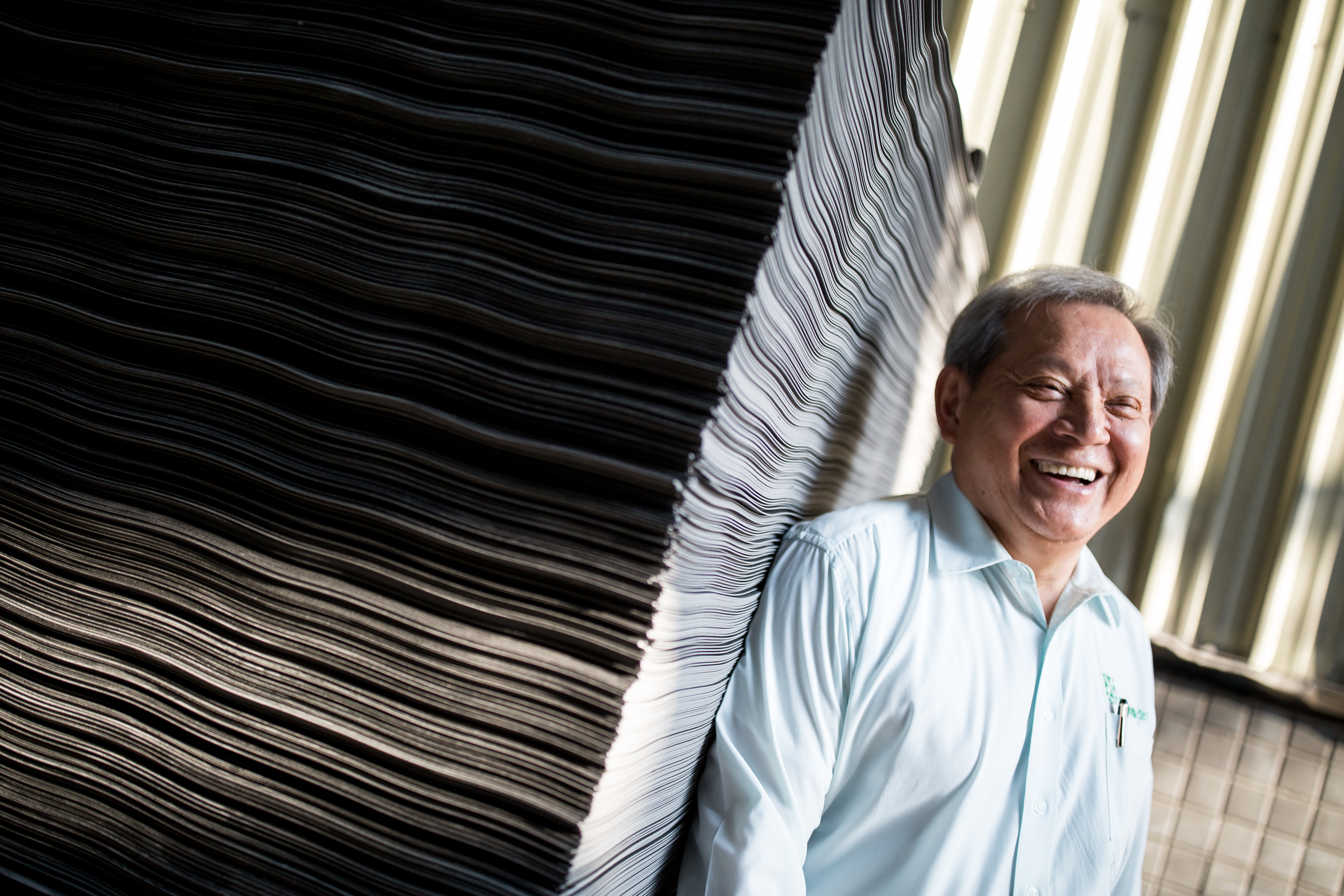 陳本源三十多年前創立美喆，如今已是台灣塑膠地磚龍頭廠。