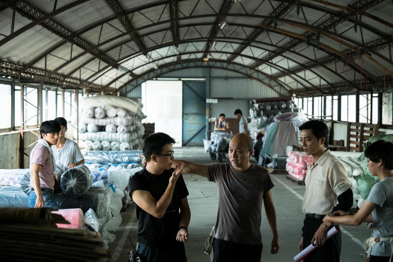 拍攝期間，鄭文堂會視劇情修改台詞，演員台語發音道不道地，也會加以調整。（公視提供）