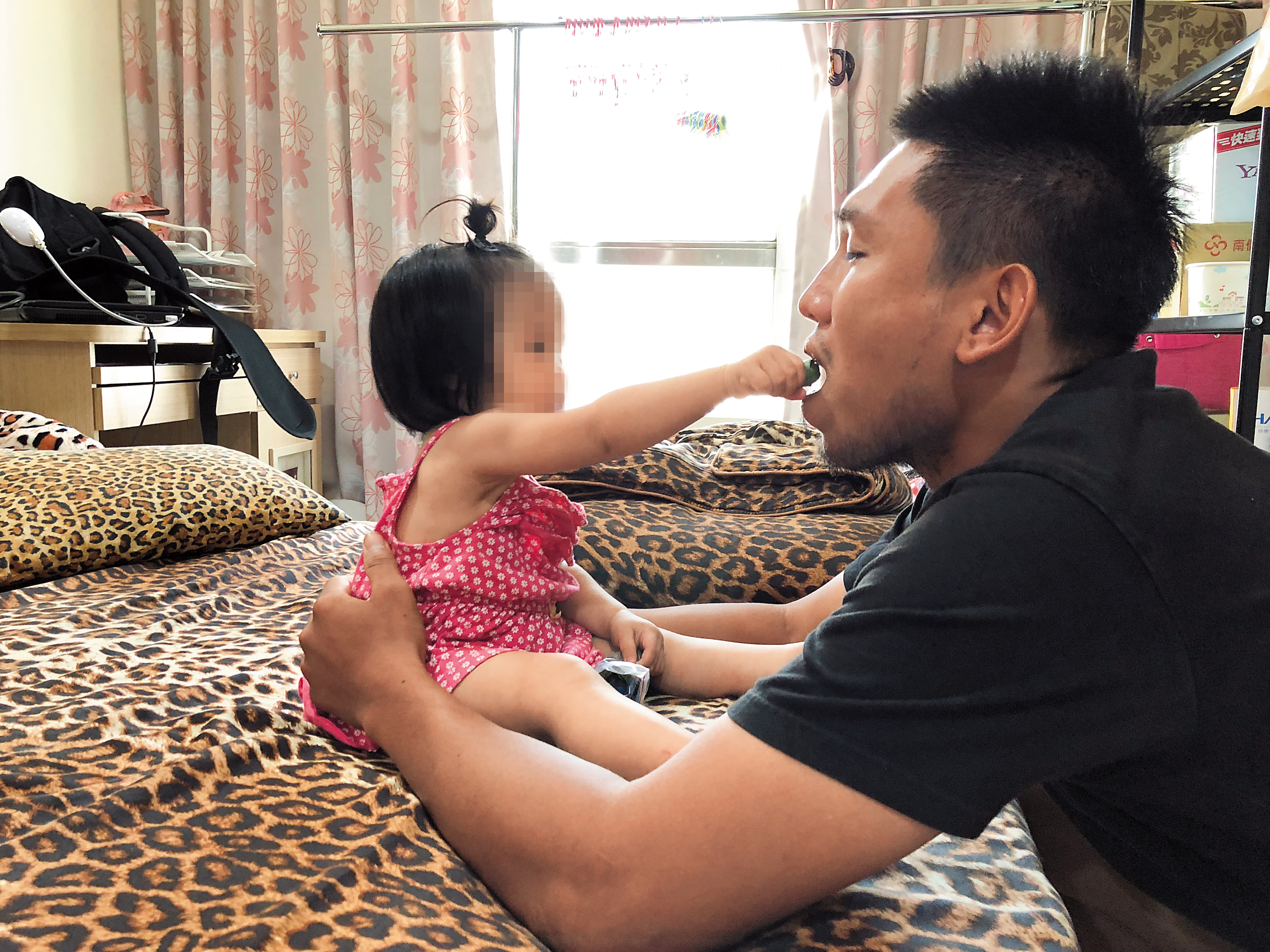 黃勝雄和老婆結婚一年雖然沒生小孩，但是黃勝雄對乾姐的小孩視如己出，感情非常親密。