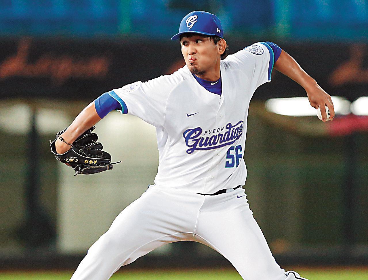 黃勝雄過去在富邦悍將隊擔任投手，曾經表現優異獲得400萬元簽約金入主，但近年表現欠佳，又爆發家暴醜聞，身敗名裂。（翻攝自勝投英雄 黃勝雄56粉絲團）