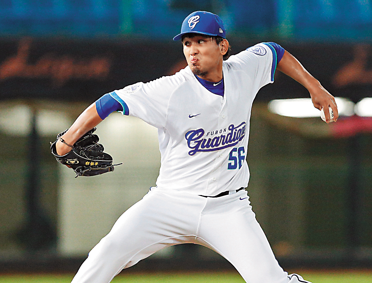 黃勝雄過去在富邦悍將隊擔任投手，曾經表現優異獲得400萬元簽約金入主，但近年表現欠佳，又爆發家暴醜聞，身敗名裂。（翻攝自勝投英雄 黃勝雄56粉絲團）