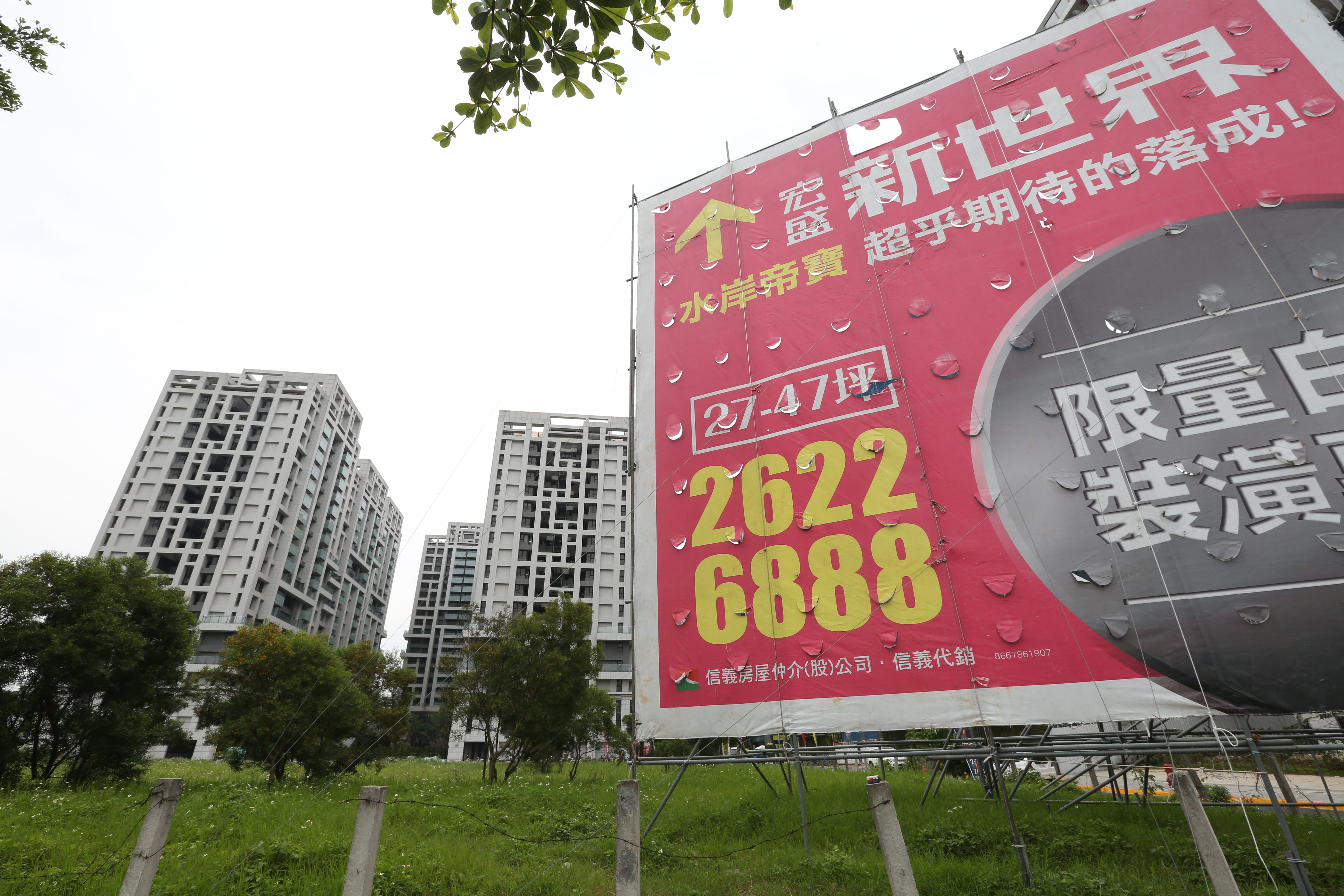 林堉璘生性簡樸，卻很照顧員工，買自家建案可以按底價再打95折購買。