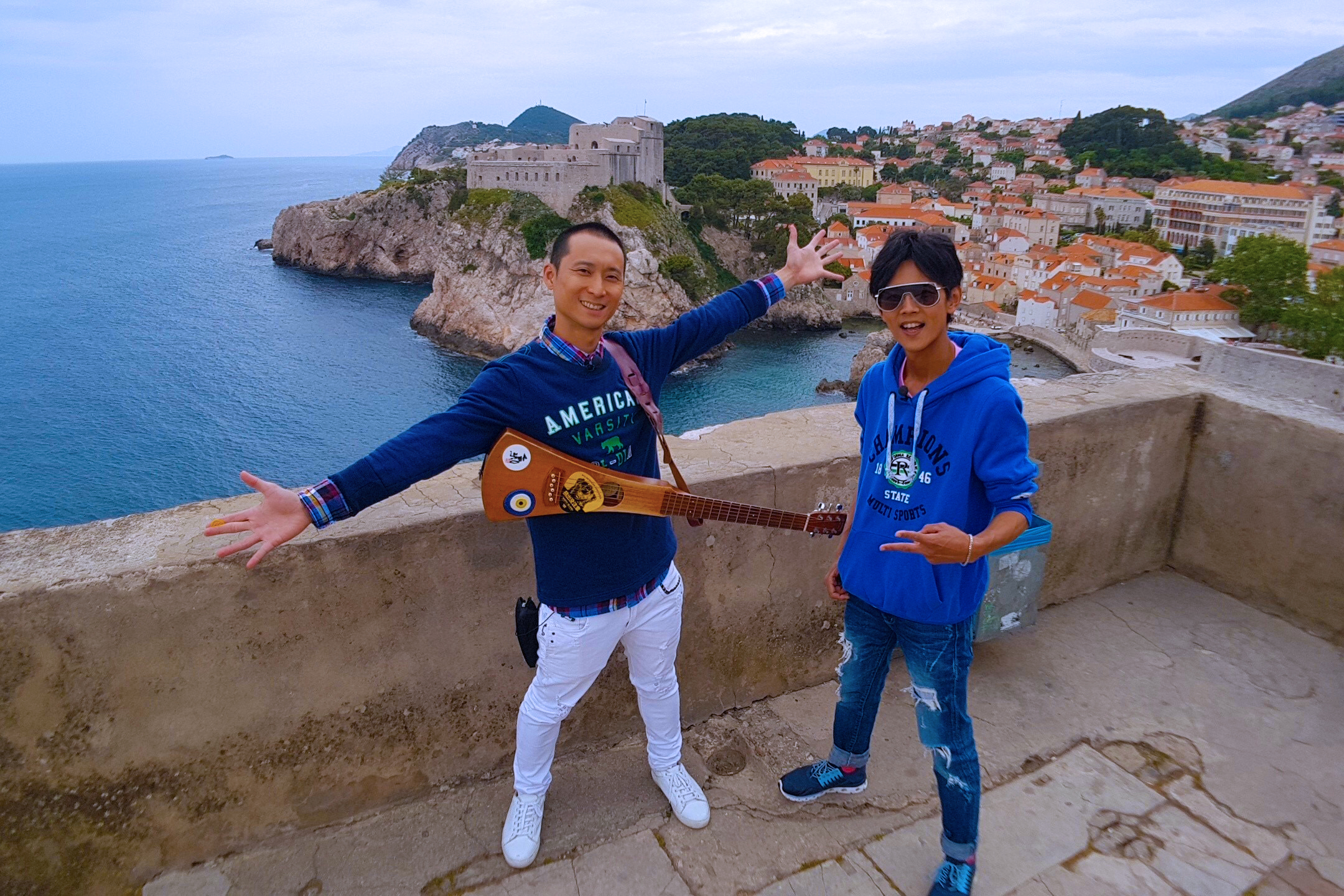 浩角翔起在拍攝《冰與火之歌》的古城，非常享受。（TVBS提供）