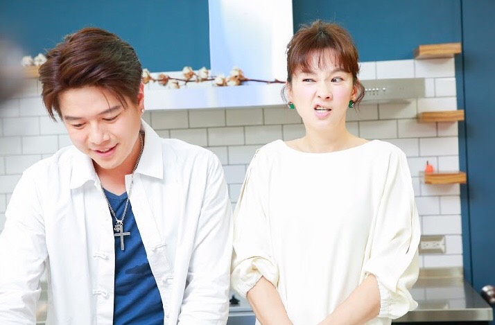 六月和李易很喜歡鬥嘴，越鬥嘴感情越好。