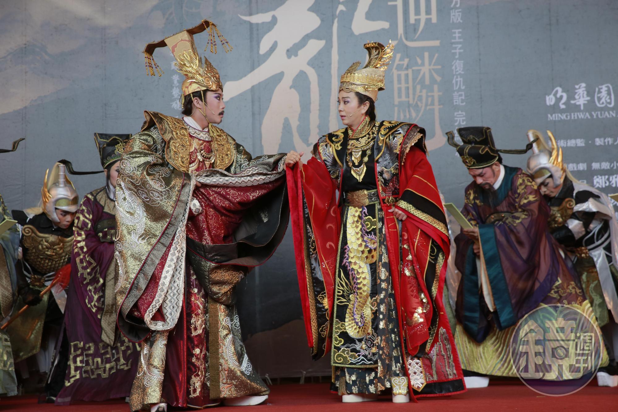 孫翠鳳（右）與陳子豪（左）在《龍逆麟》飾演父子，陳子豪超齡演出頗有壓力。