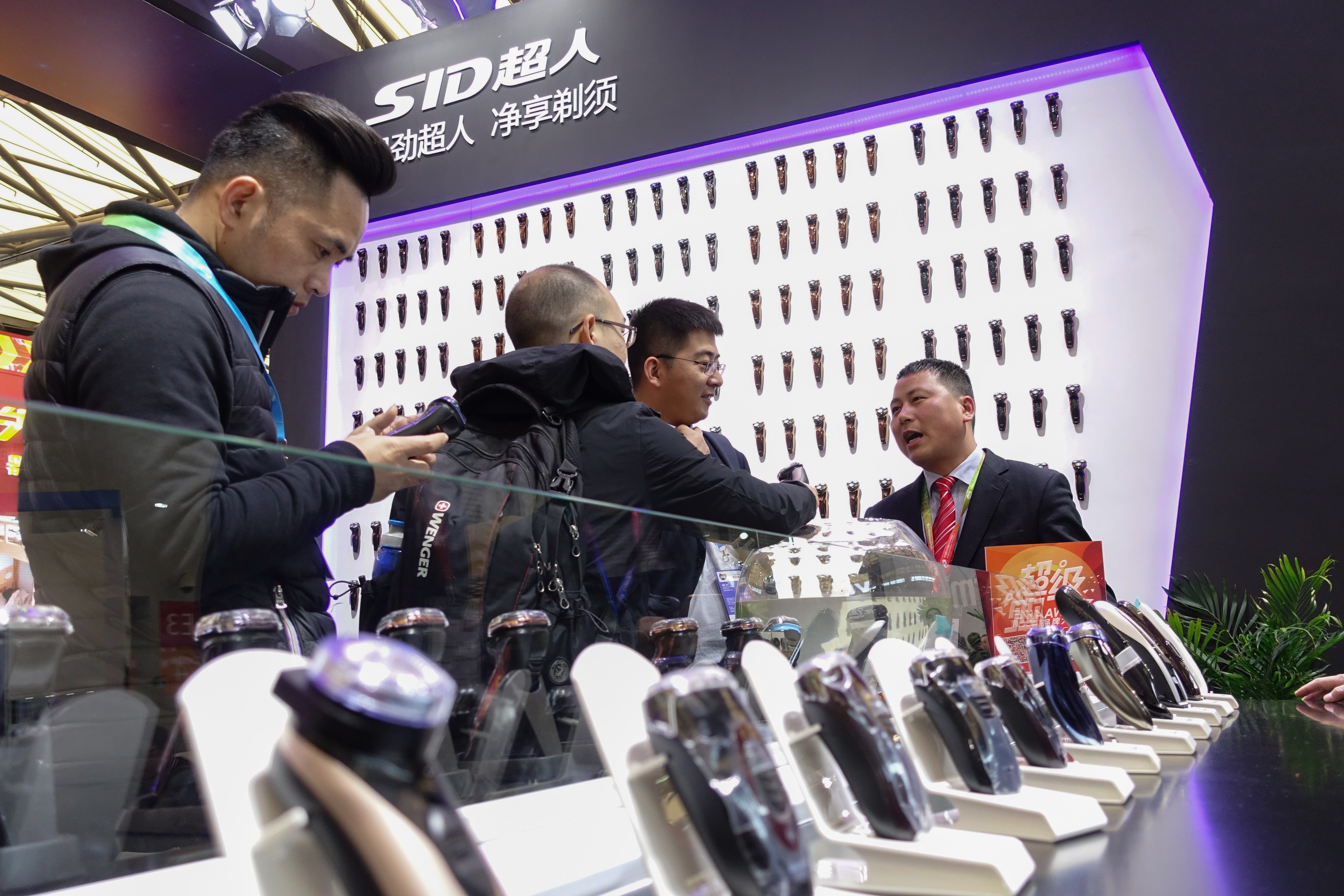 投資人可多留意中國消費電子、新能源等新經濟產業的機會。（東方IC）