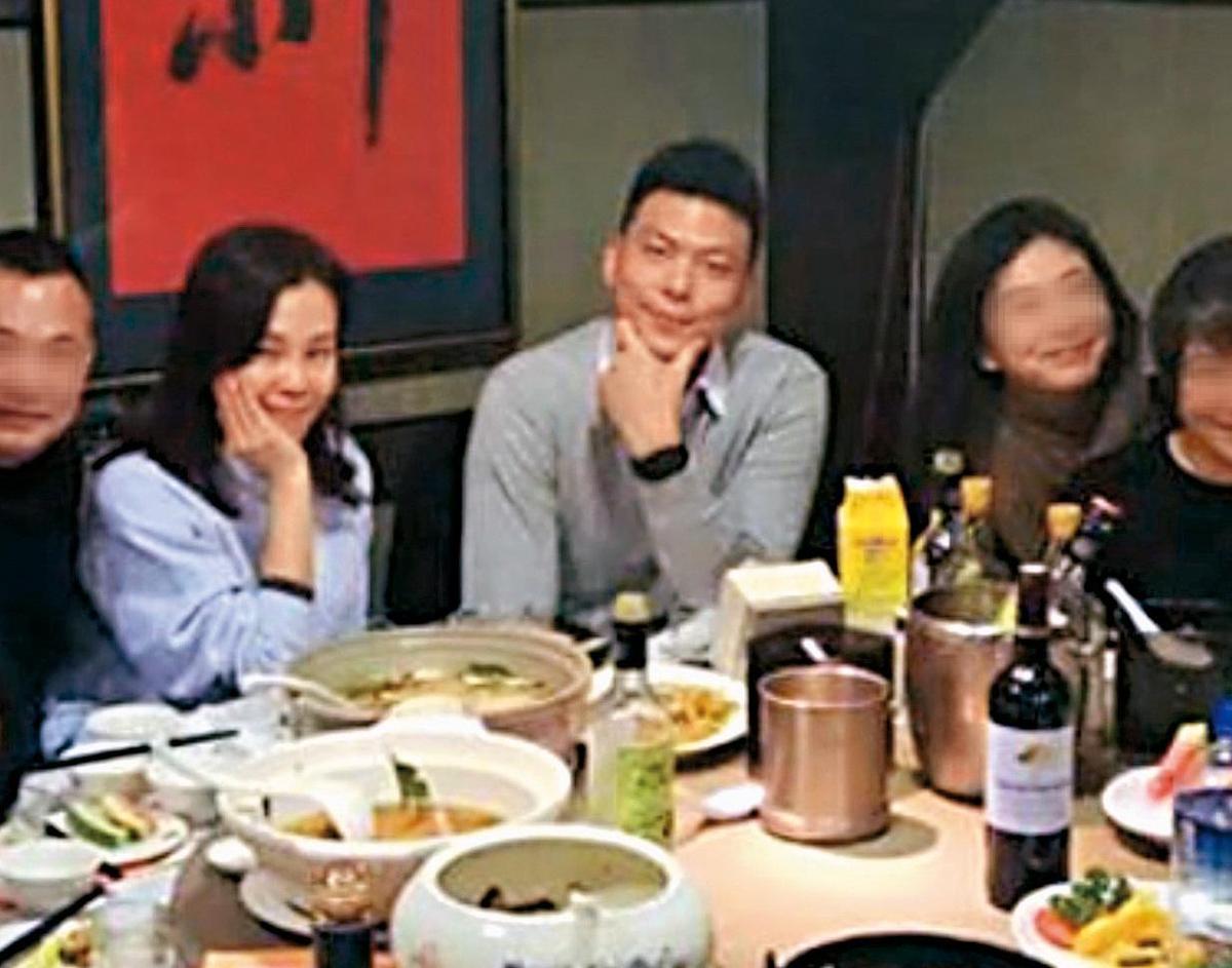 彭佳慧新歡Ken Wu（中）現職瓦城集團主管。（讀者提供）