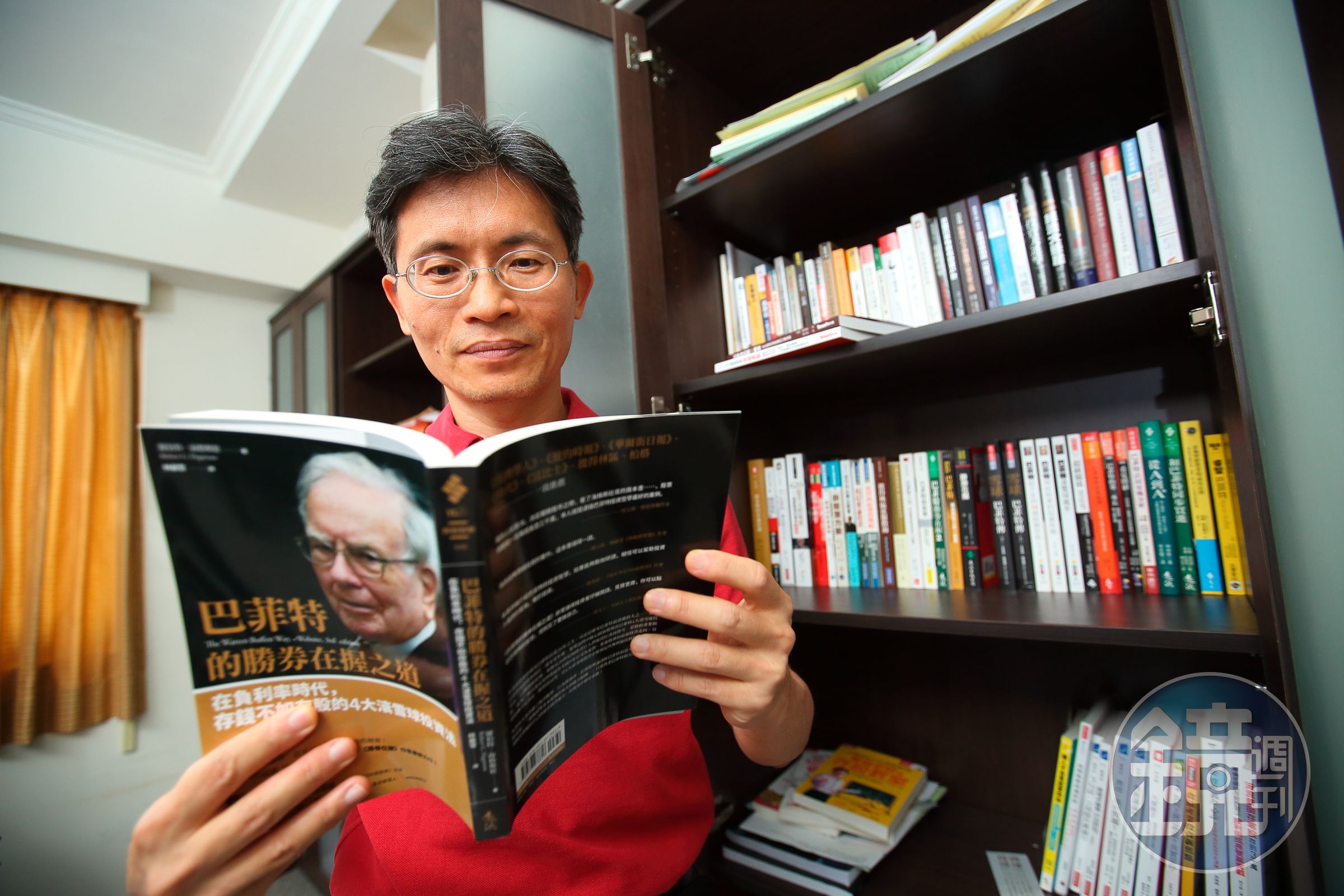 周文偉熟讀股神巴菲特的投資經典，對他的價值投資信條如數家珍。