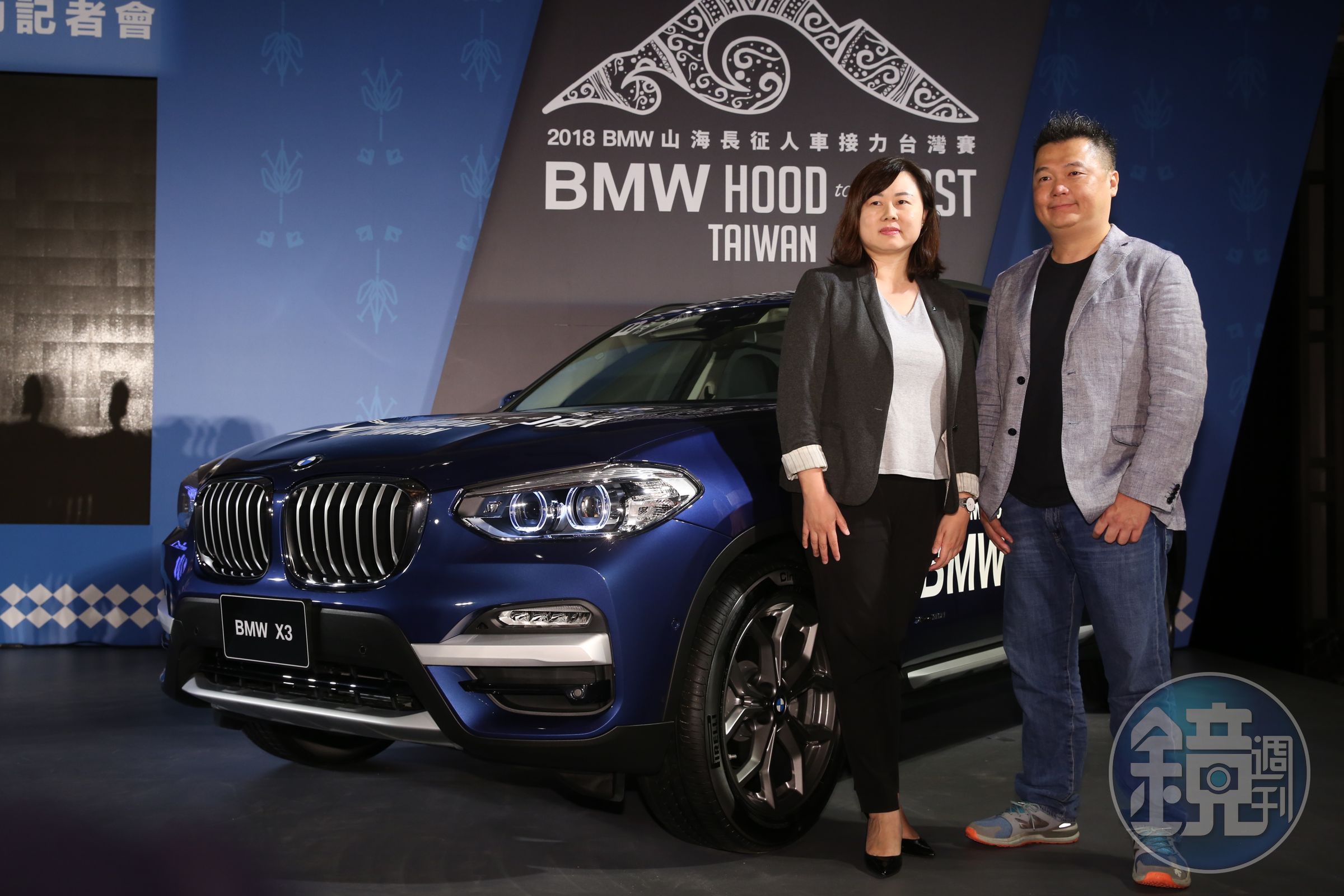 今年由BMW總代理汎德汽車提供X系列性能休旅車作為限量比賽用車，左為品牌營業暨行銷副總經理李昀潔，右為寶悍運平台業務副總張哲欽。