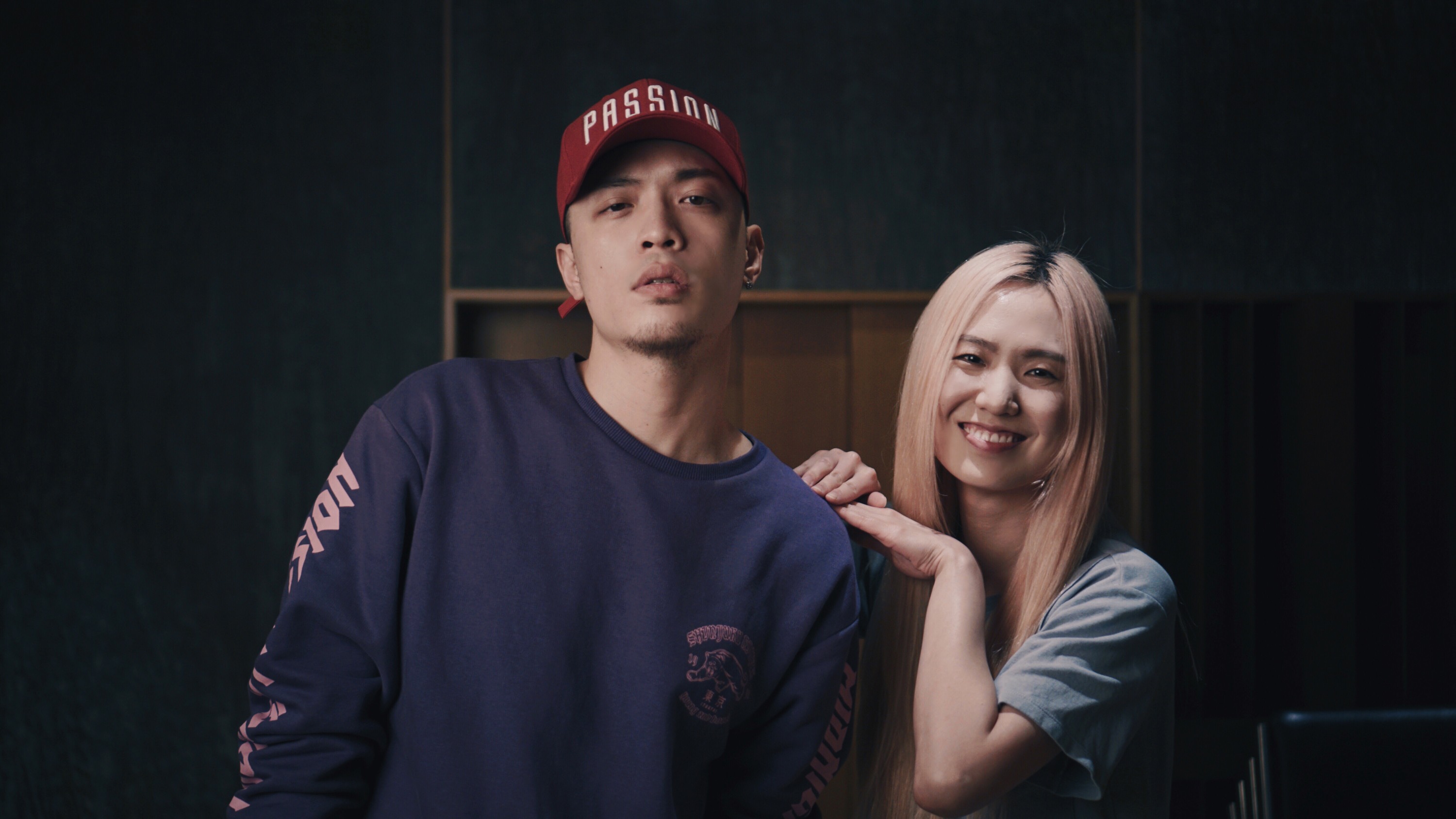 孫盛希（右）邀來入圍今年金曲獎的最佳新人J.Sheon合作新歌〈闖空門〉。（滾石提供）