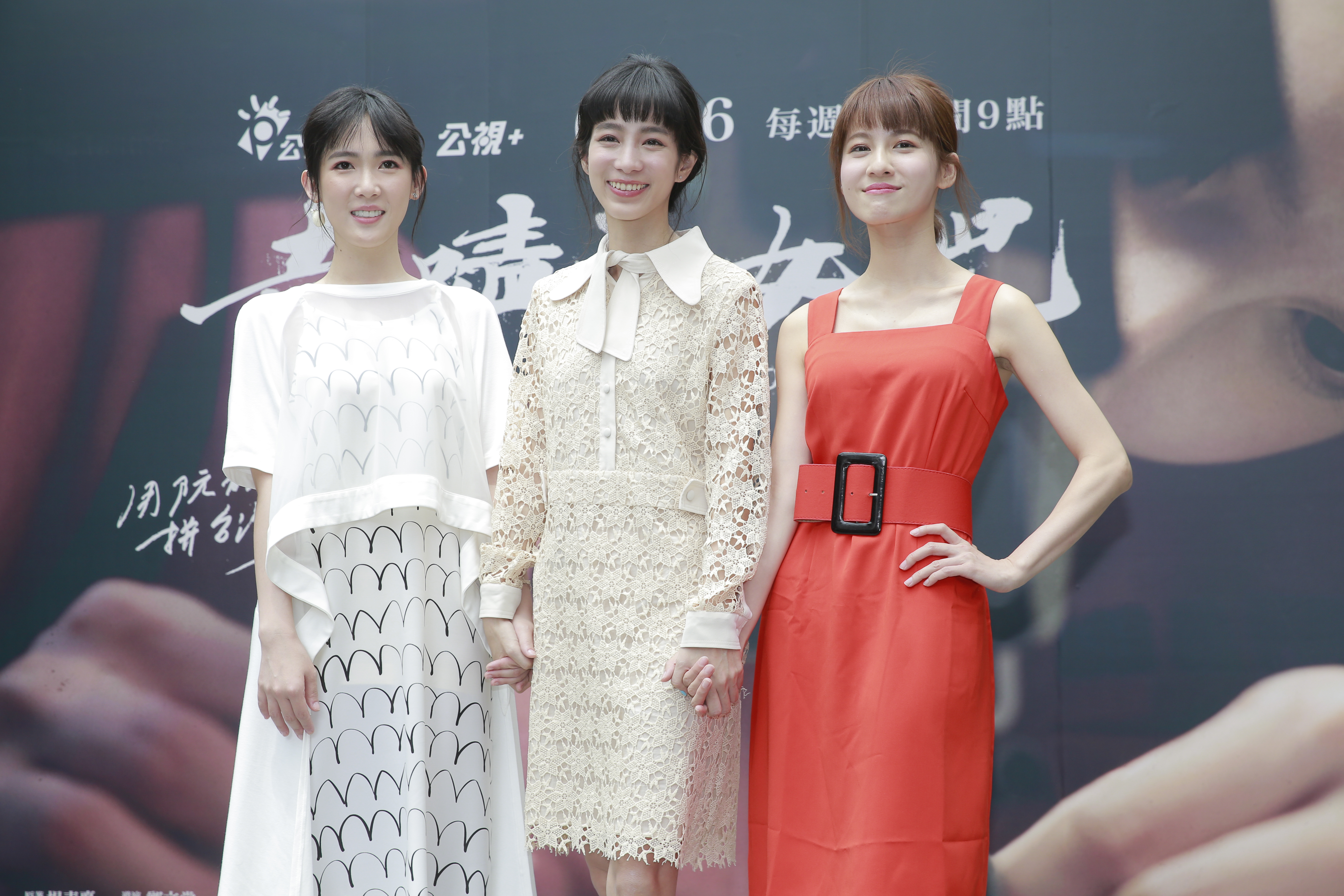 孫可芳、温貞菱及連俞涵三人主演《奇蹟的女兒》,演出工廠女工。