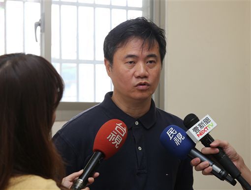 遭爆料拿學生表現斂財，蕭博仁今開記者會說明。（翻攝畫面）