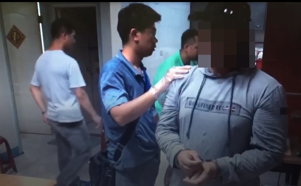刑事局搜索瑞卡多在東港的住處,查到偽造的身分證件。(警方提供)