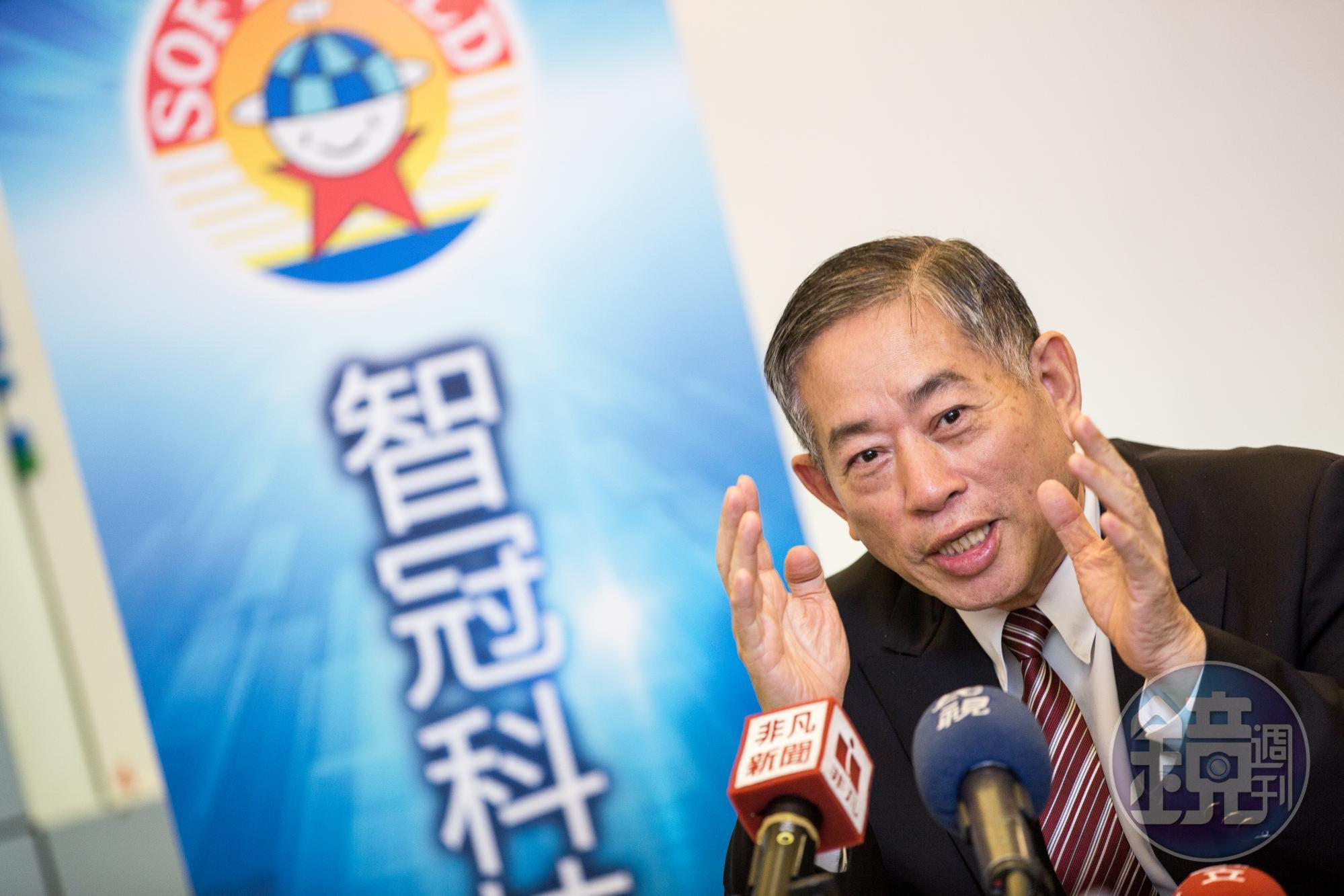 股東會結束後，智冠董事長王俊博特別從高雄趕回台北開記者會，坦言3個月來就像打了一場仗。