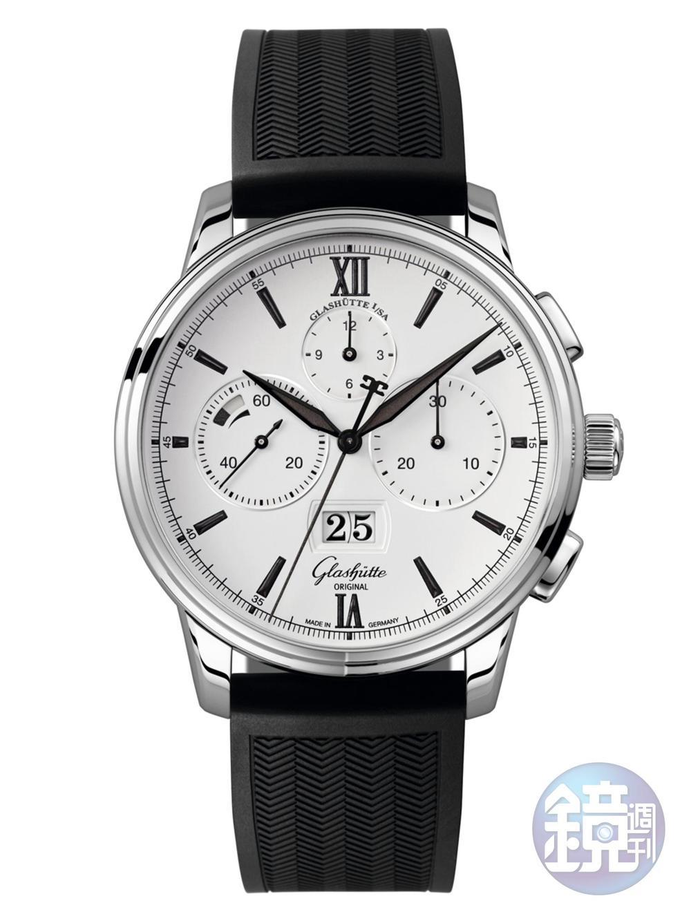 《Senator Chronograph Panorama Date》此款計時碼錶具有Senator系列特有的對稱性。三個計時盤在小秒盤內的動力儲存顯示襯托下,更顯和諧一體;經典的大日曆座落在計時器和小秒盤組成的三角形下方,顯得明快又清晰可辨;大日曆的兩個數字盤安裝在同一個平面上,沒有中央分隔線干擾,使日期顯示更平順,令人印象深刻。功能:時間顯示;動力儲存指示;計時碼錶/機芯:自動上鏈機芯/建議售價:約NT$536,000