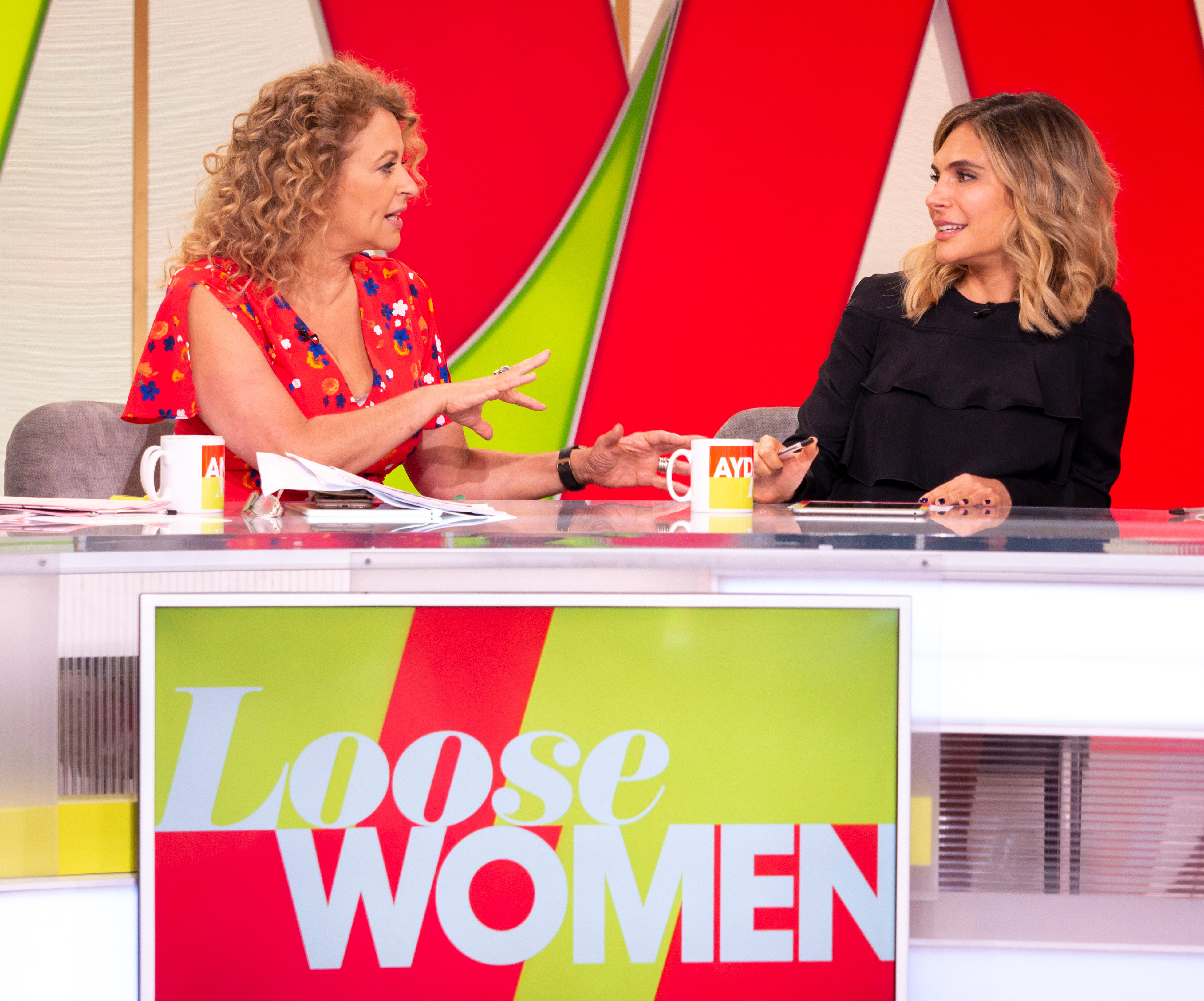 電視談話節目常以名人八卦為題目。（東方IC）