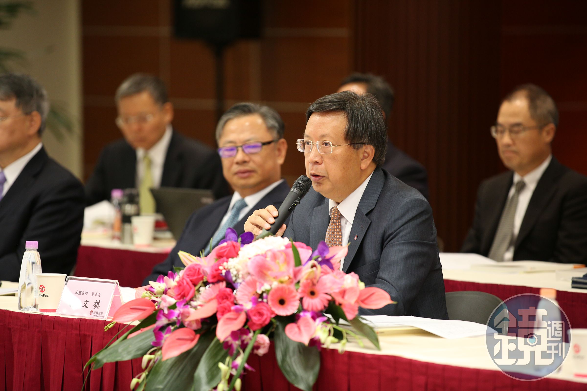 永豐金股東會新團隊首度上陣，面對小股東提問，翁文祺四兩撥千金。