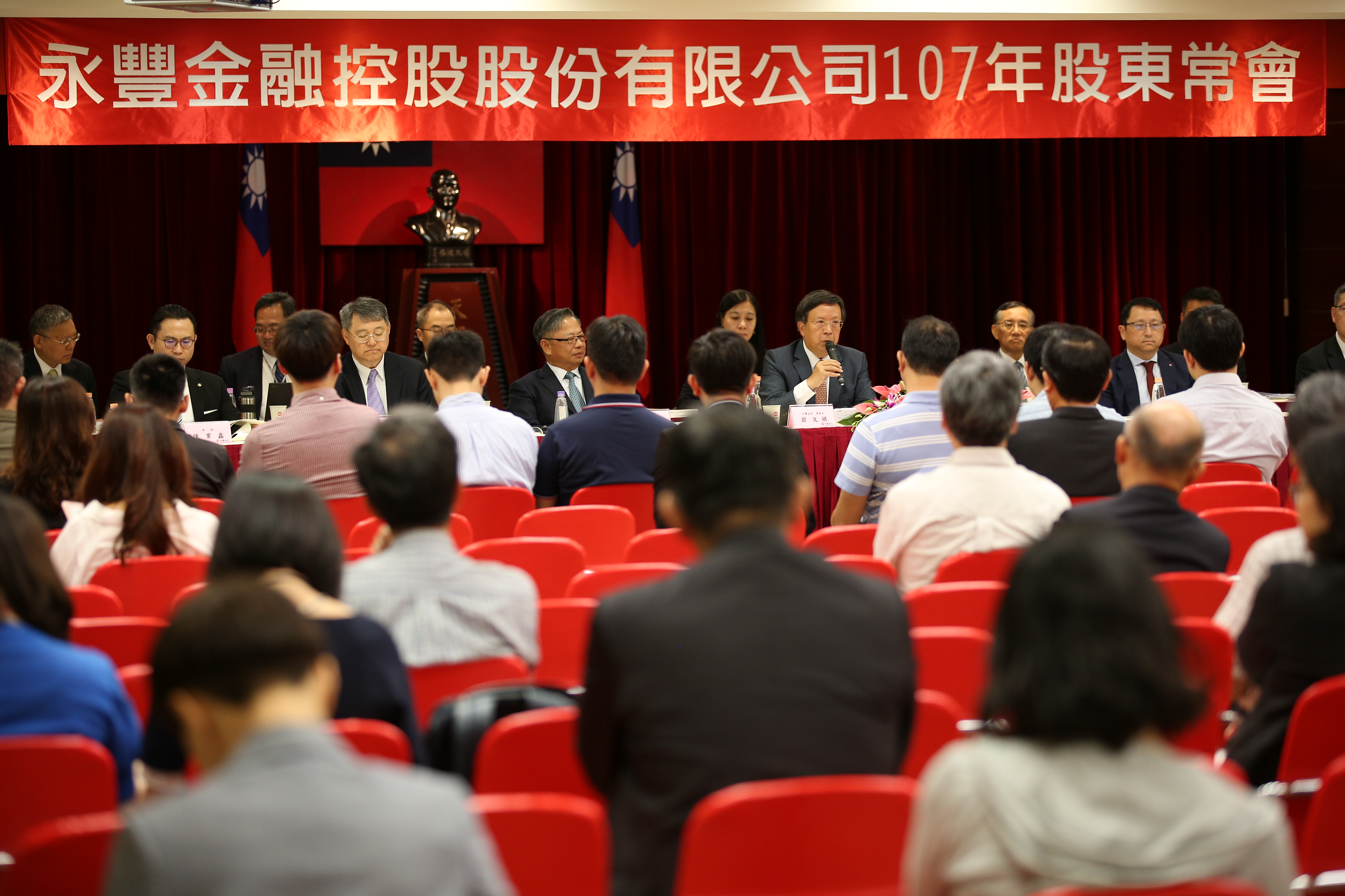 小股東針對永豐金去年獲利和公司治理頻頻提問。
