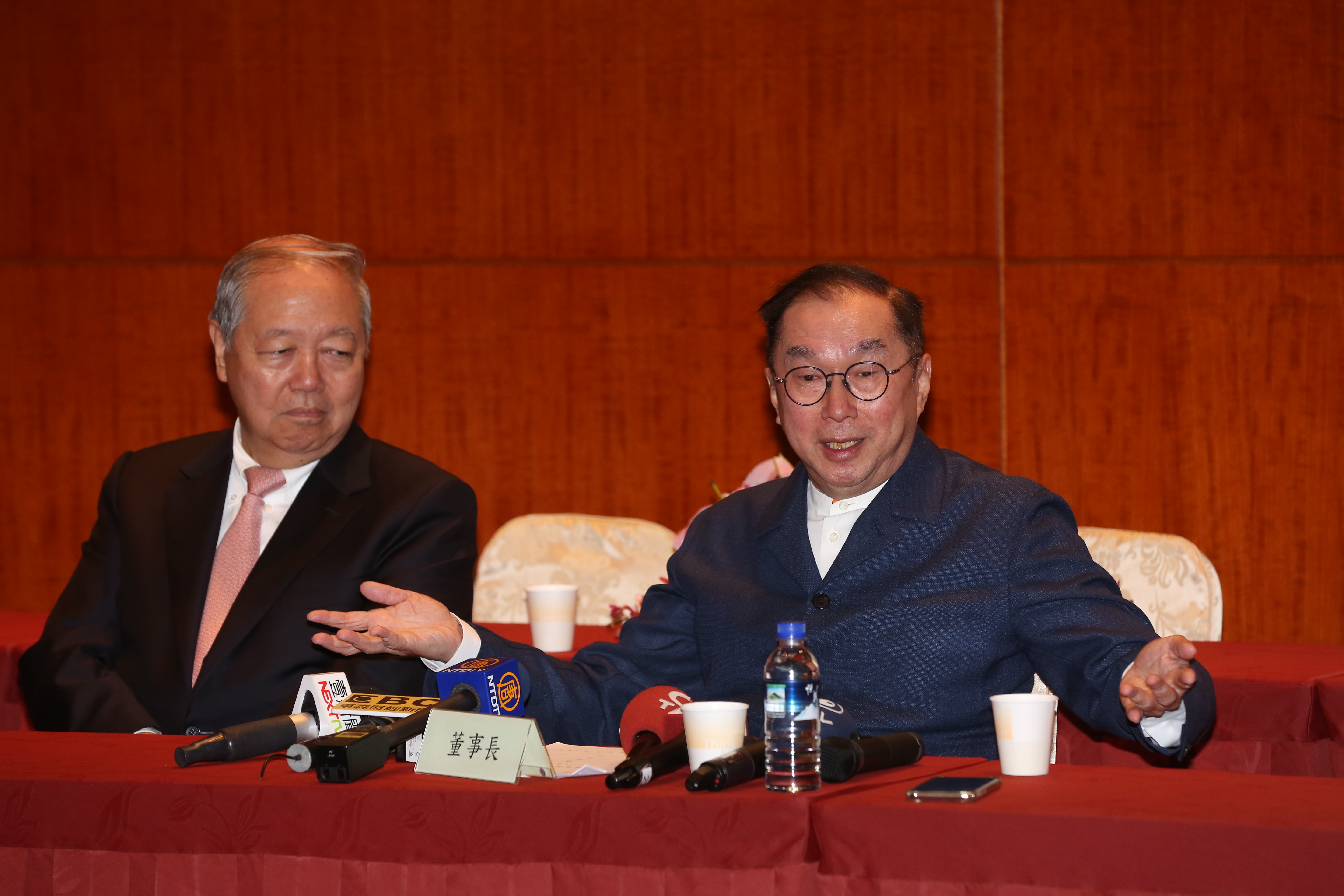 林百里強調未來將緊緊擁抱AI商機，不再只看筆電生意。