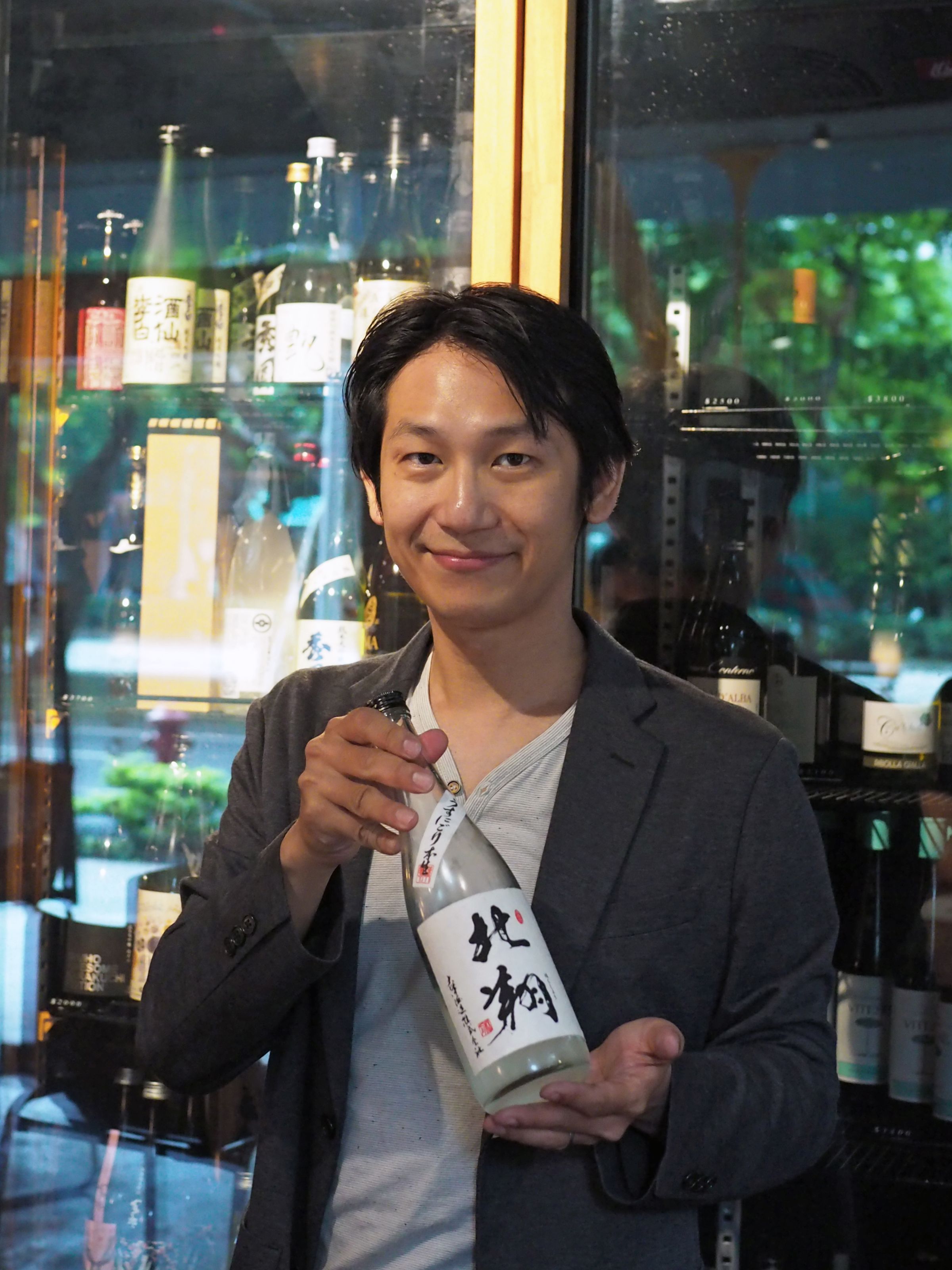 玩心十足的日本酒達人Kenny，這回挑戰用日本酒搭配粽子。
