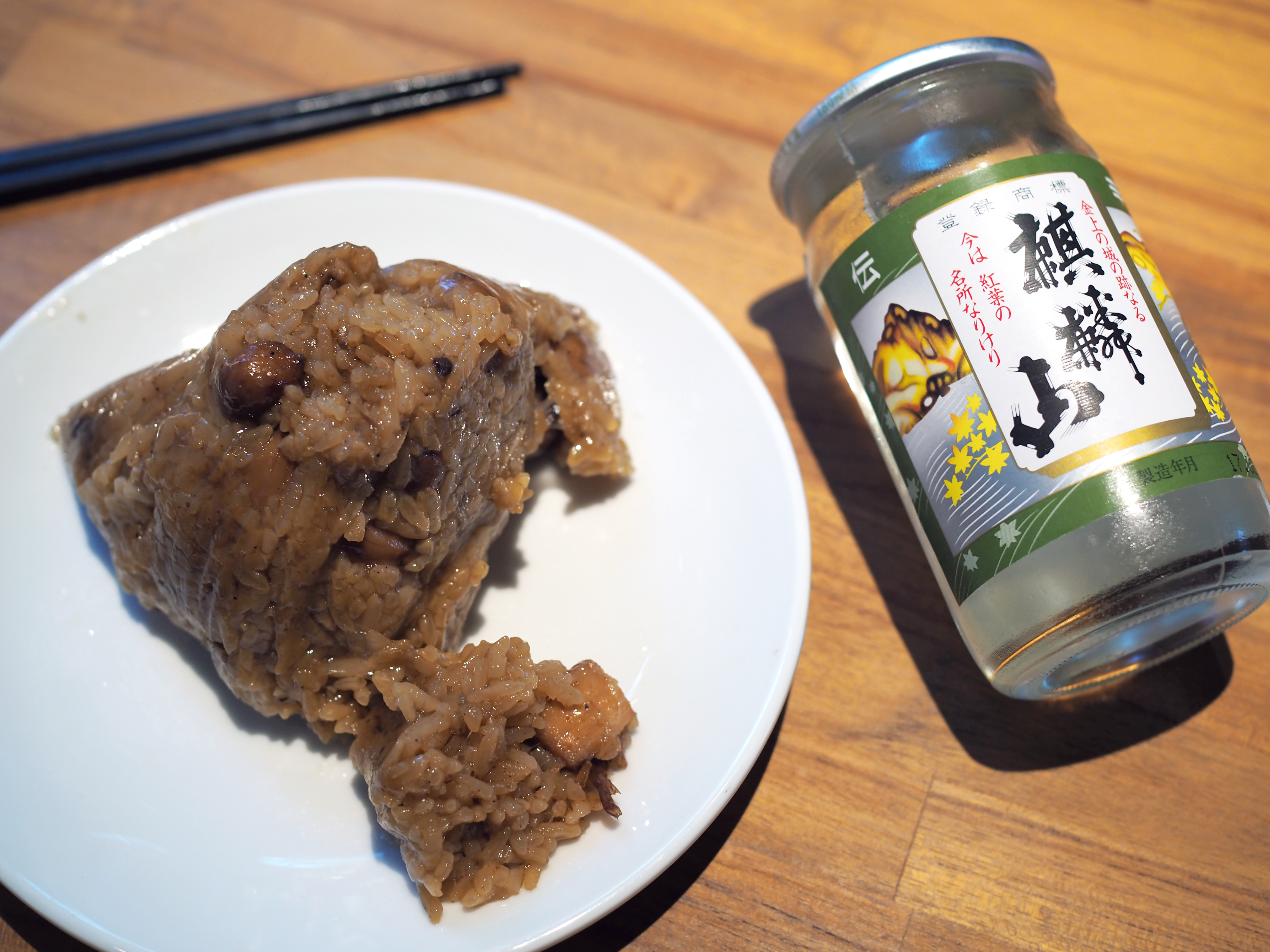 「麒麟山 傳統辛口」在新潟縣的居酒屋有超過5成以上的市佔實力。（250元／180ml杯裝）