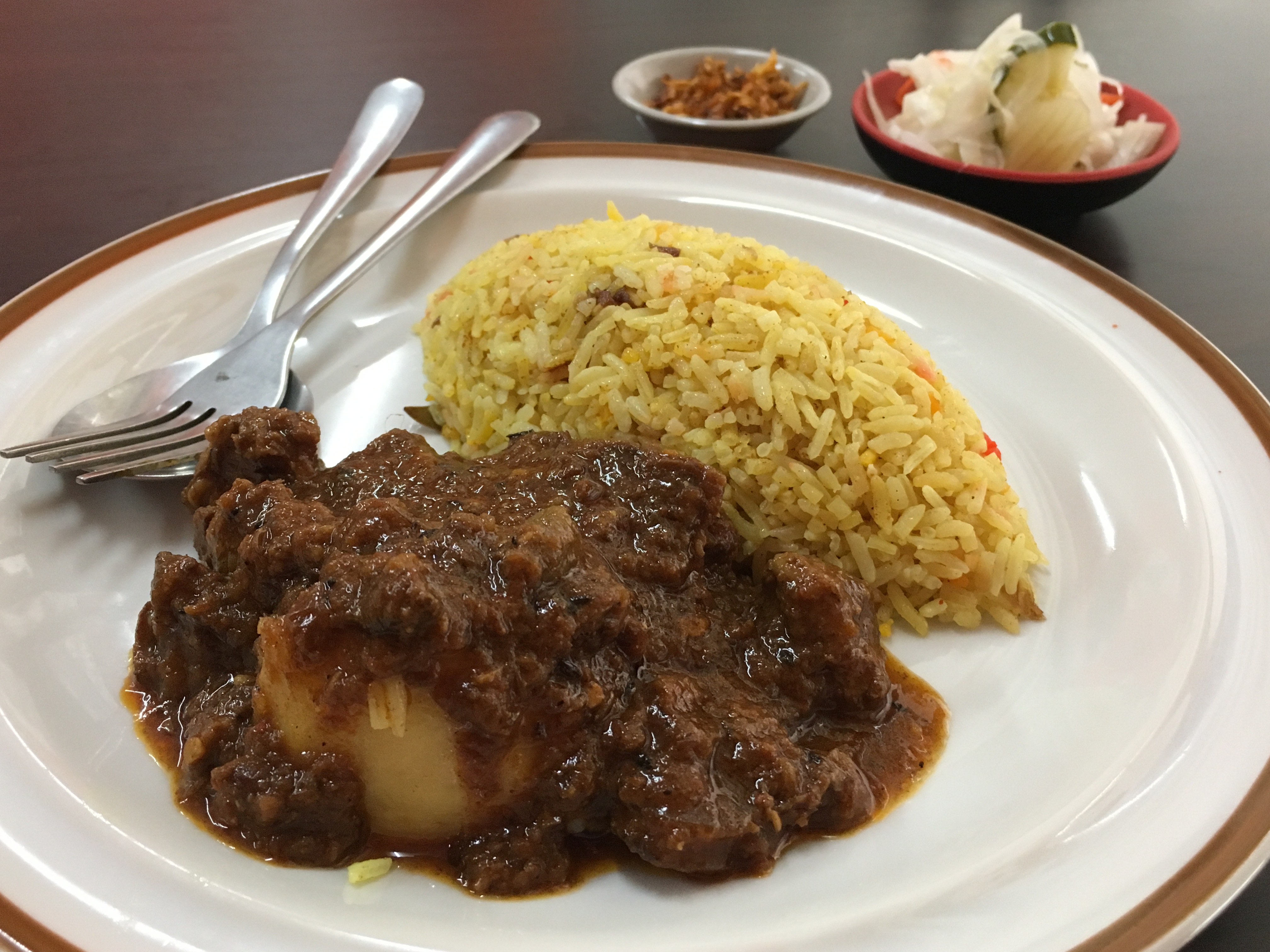 「牛肉香米飯」有豐富的香料味，米粒口感蓬鬆，牛肉咖哩噴香下飯。（150元／份）
