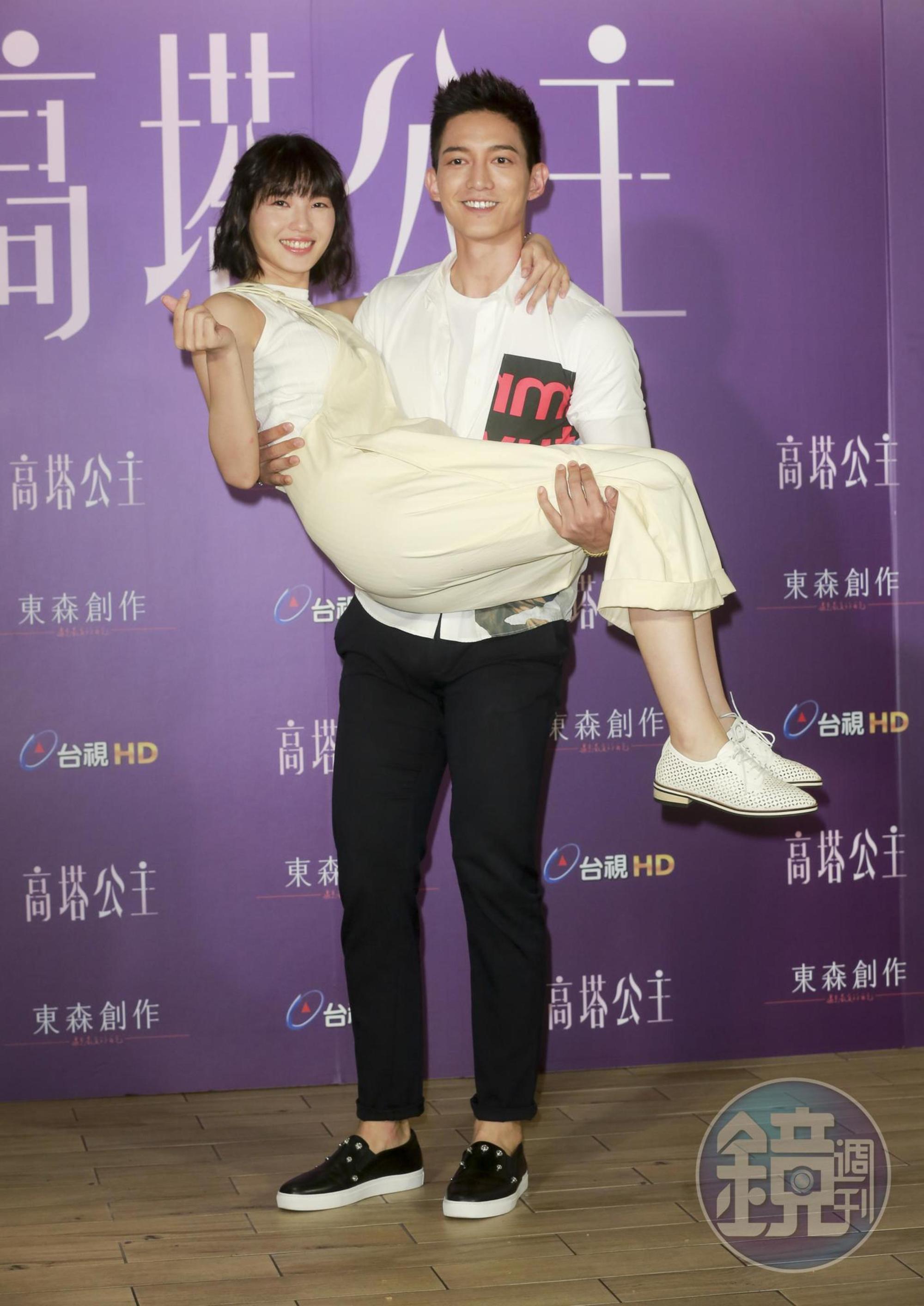 王家梁公主抱王牧語搶版面。