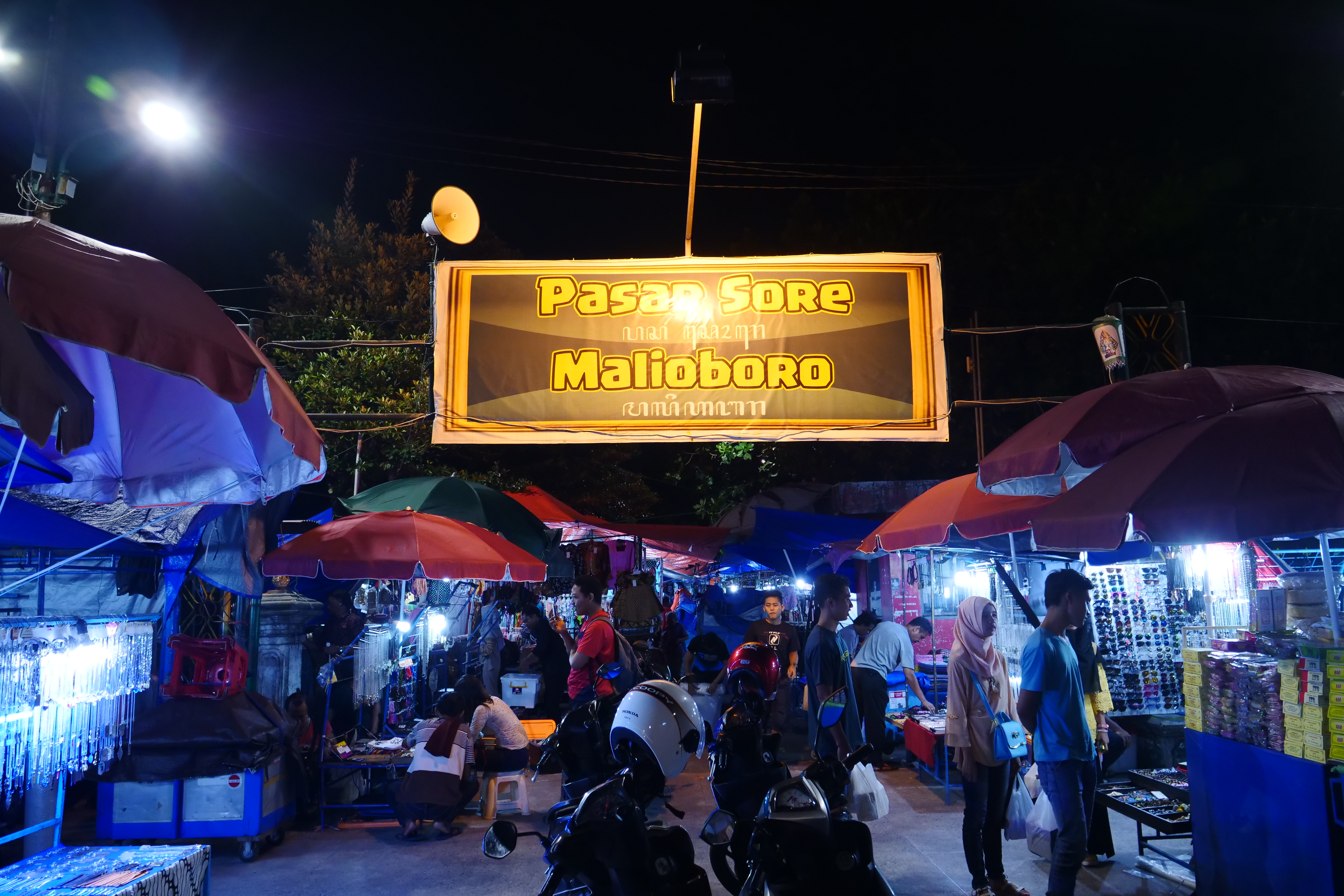 Malioboro是日惹最大的市集，聚集各式商店及美食。