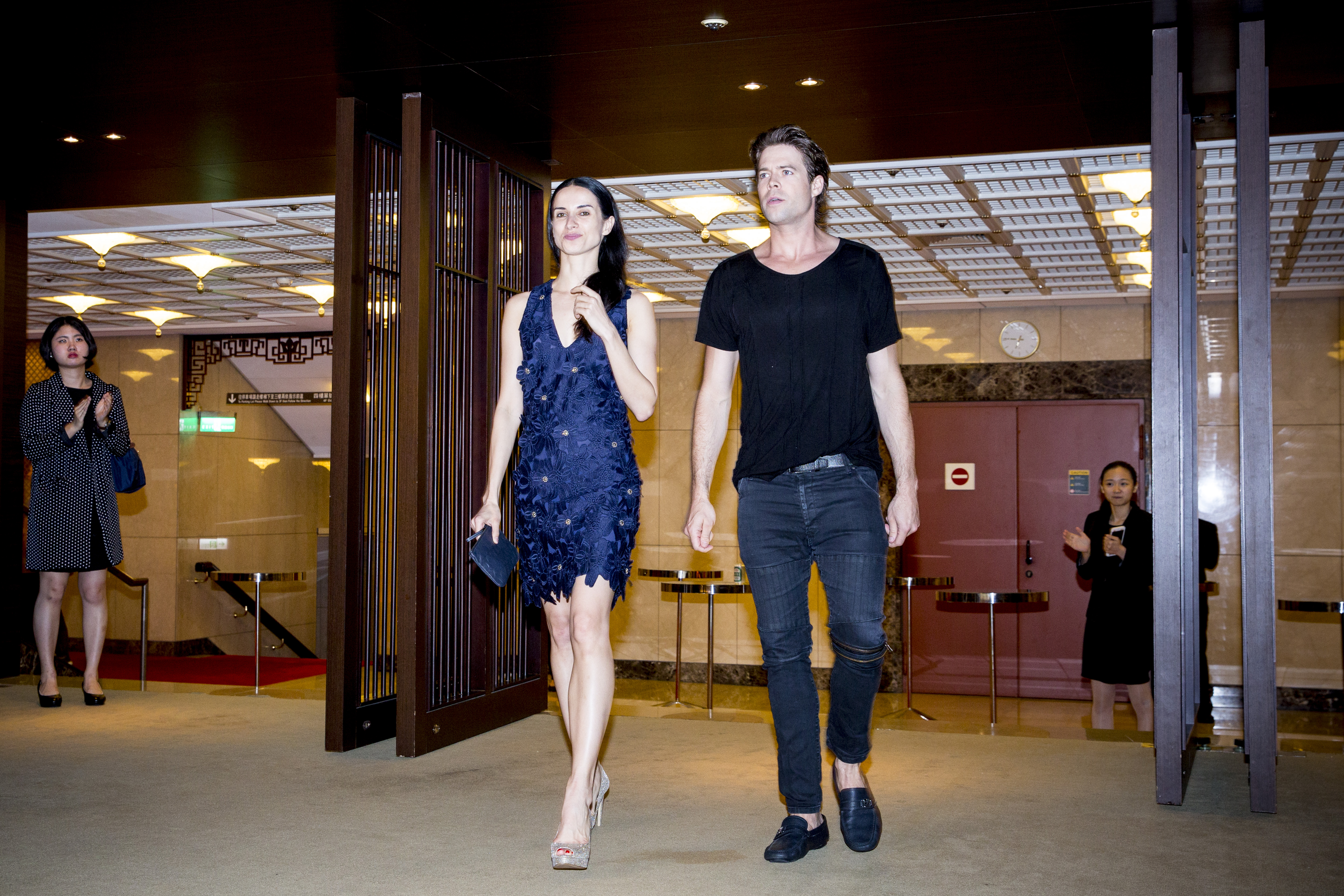 娜塔莉．瑪莎克（左）與馬修．高頓（右）是知名芭蕾舞星，又是首席舞者，因此閉幕酒會壓軸登場。