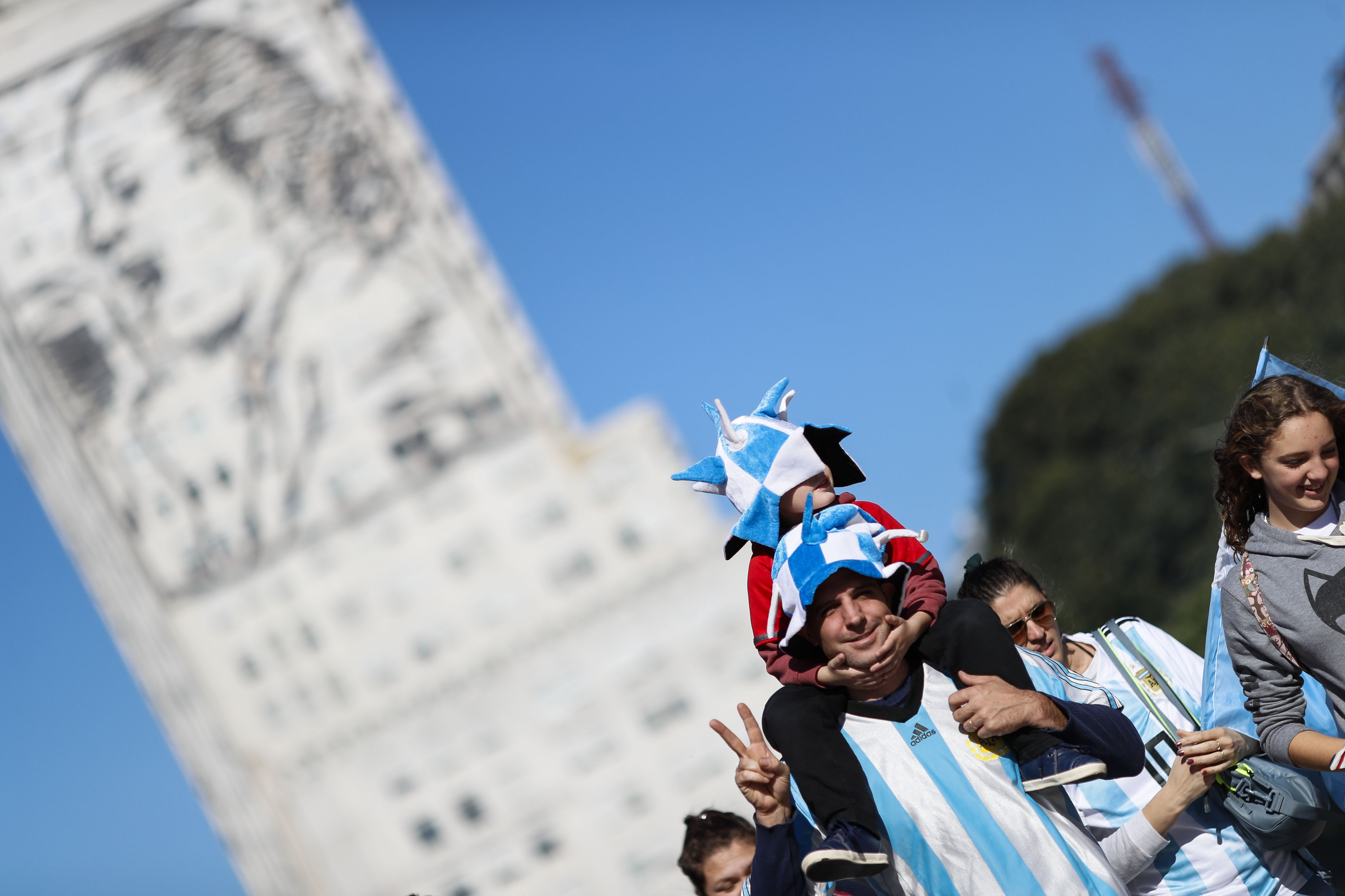 當地時間2018年5月25日，阿根廷布宜諾斯艾利斯，當地數千民眾上街遊行示威，抗議政府向國際貨幣基金組織（IMF）尋求經濟援助。  （東方IC）