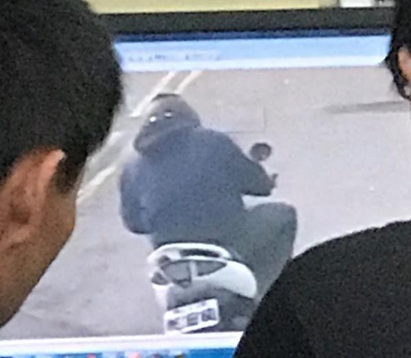 警方公佈歹徒騎機車逃逸畫面。（警方提供）